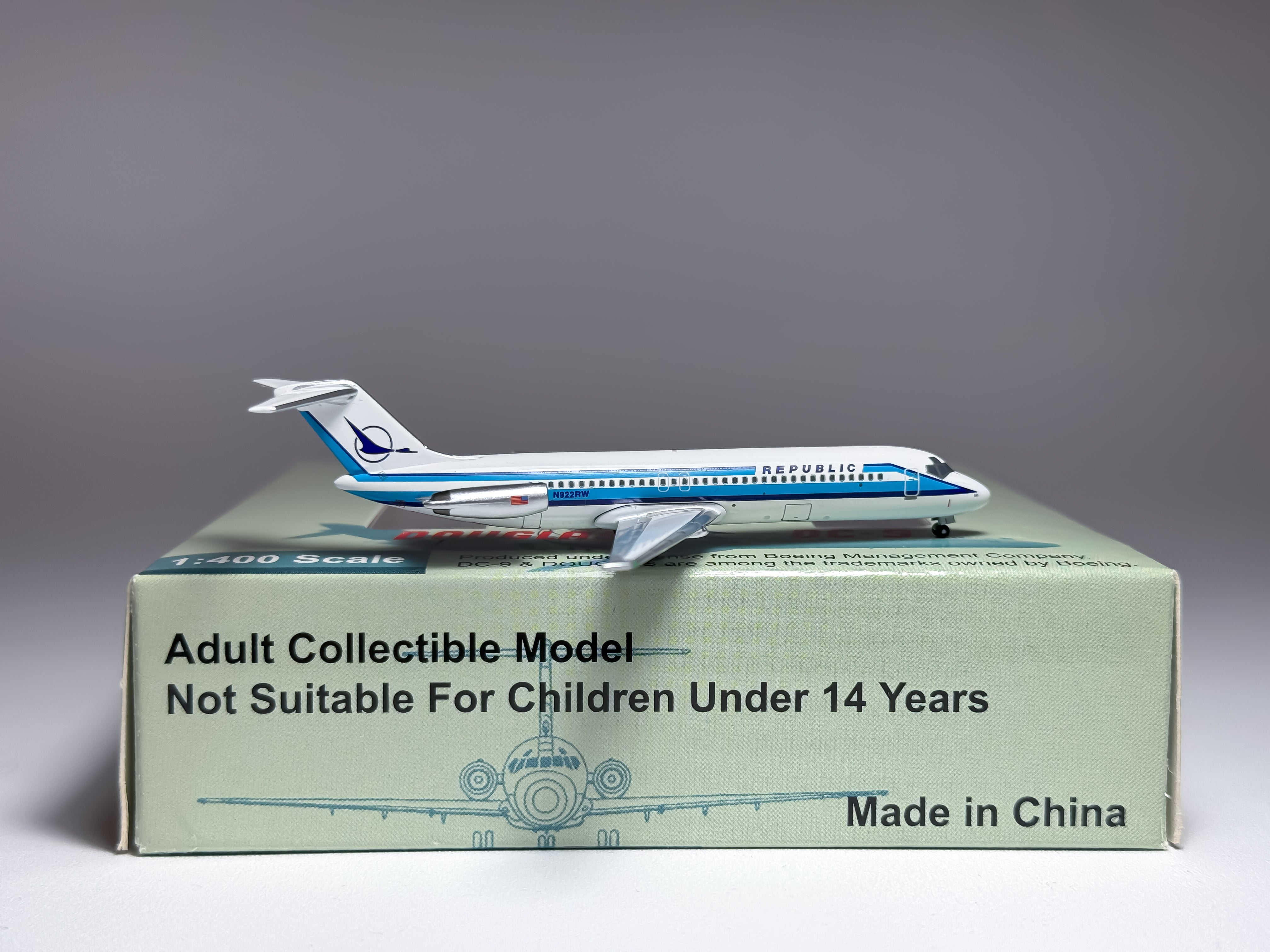 Republic Airlines Douglas DC-9-30 1:400 Aeroclassics N922RW (ACN922RW)