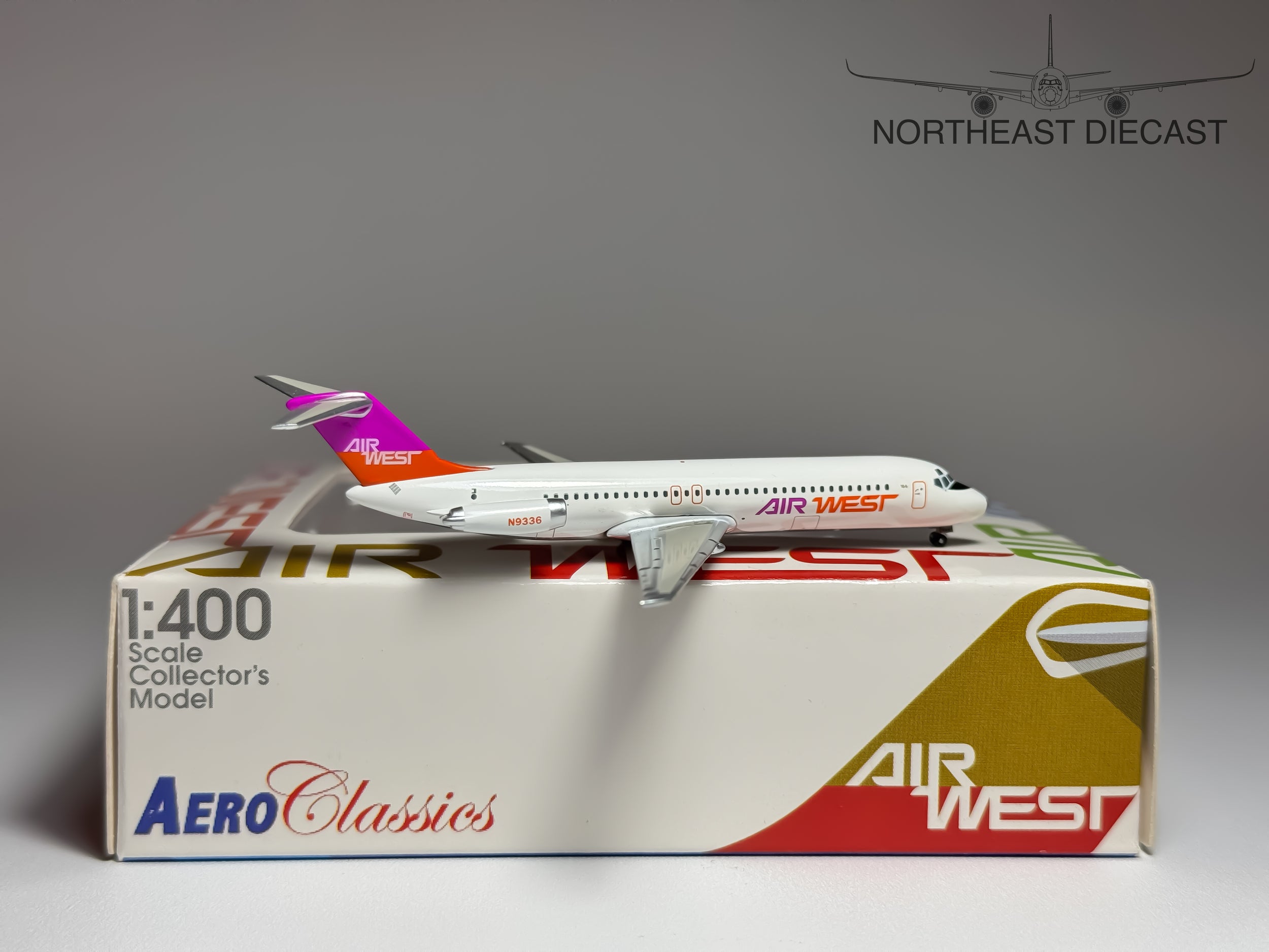 Air West Douglas DC-9-30 1:400 Aeroclassics N9336 (ACN9336)