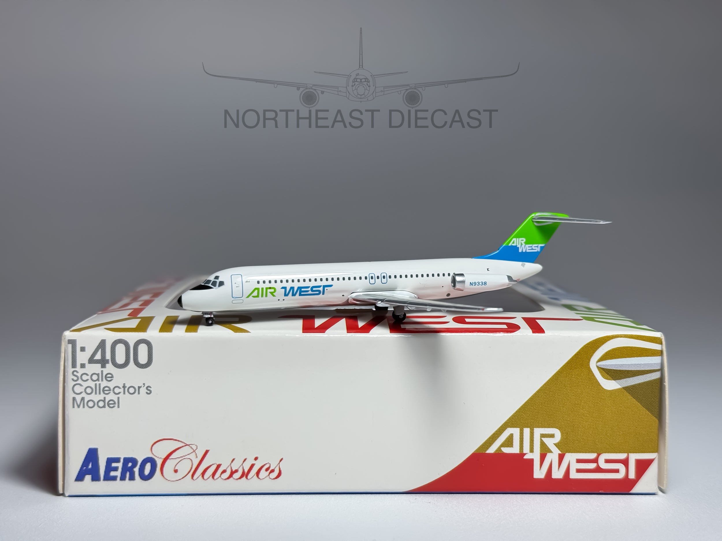 Air West Douglas DC-9-30 1:400 Aeroclassics N9338 (ACN9338)