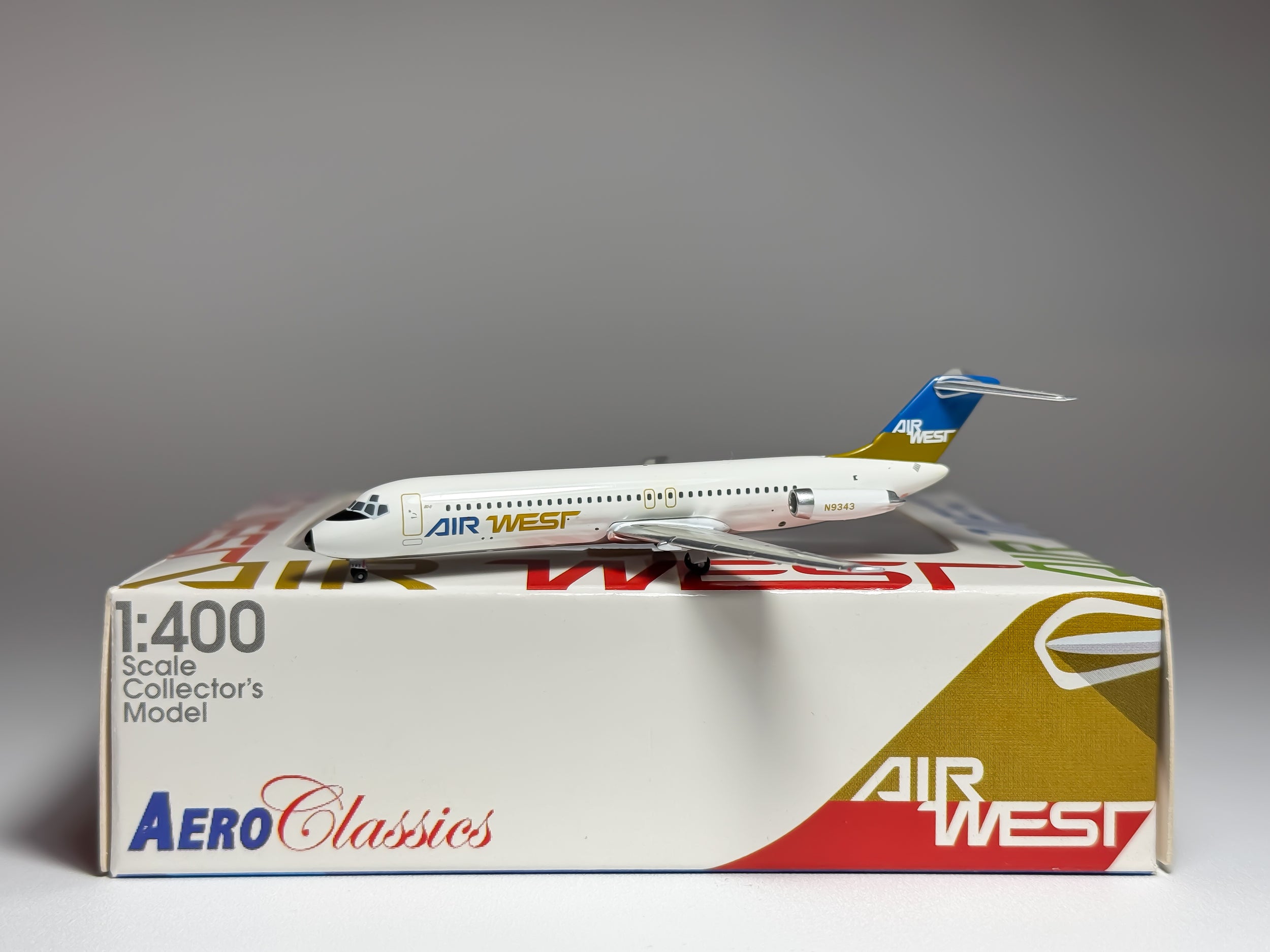 Air West Douglas DC-9-30 1:400 Aeroclassics N9343 (ACN9343)