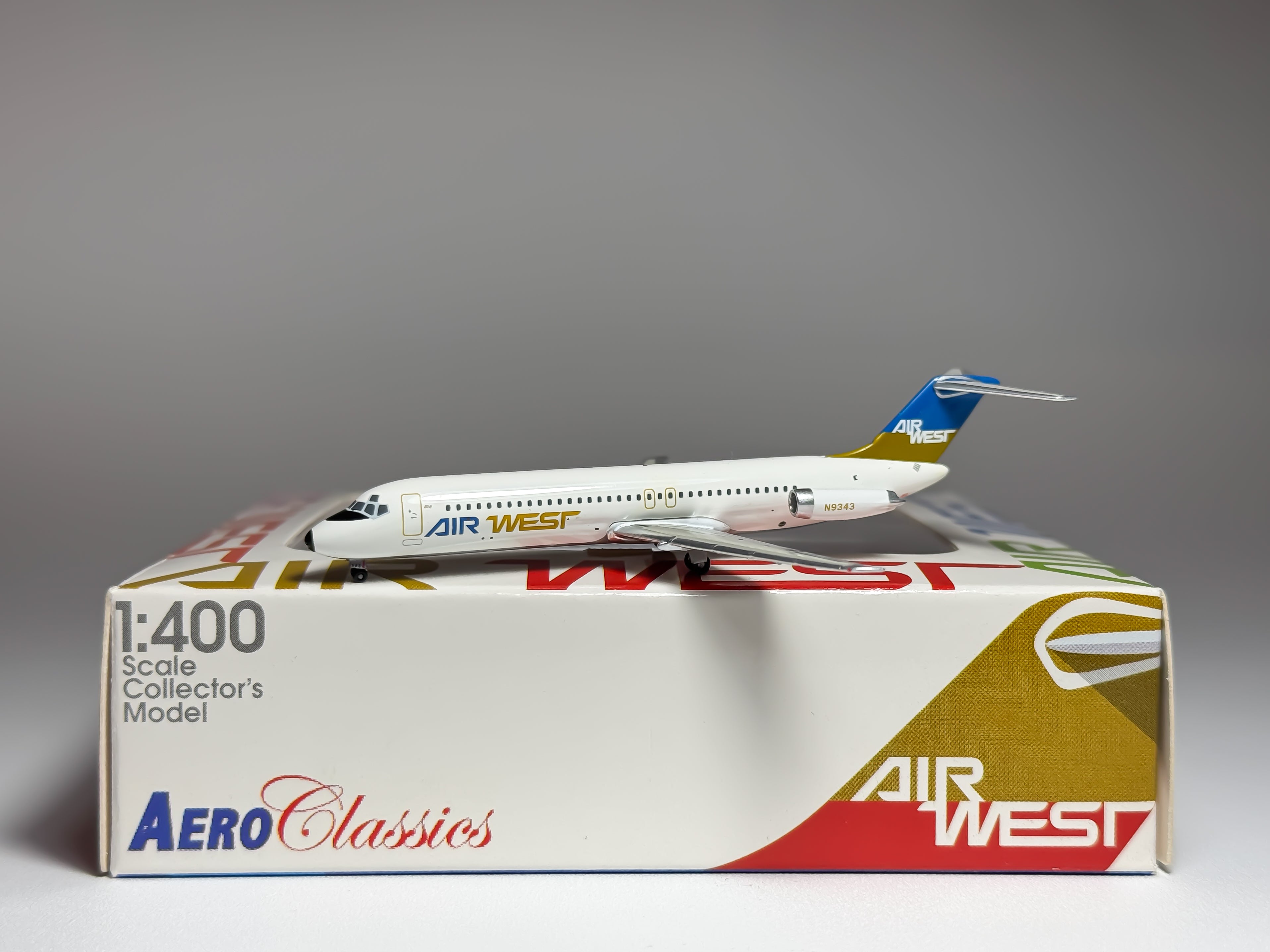 Air West Douglas DC-9-30 1:400 Aeroclassics N9343 (ACN9343)