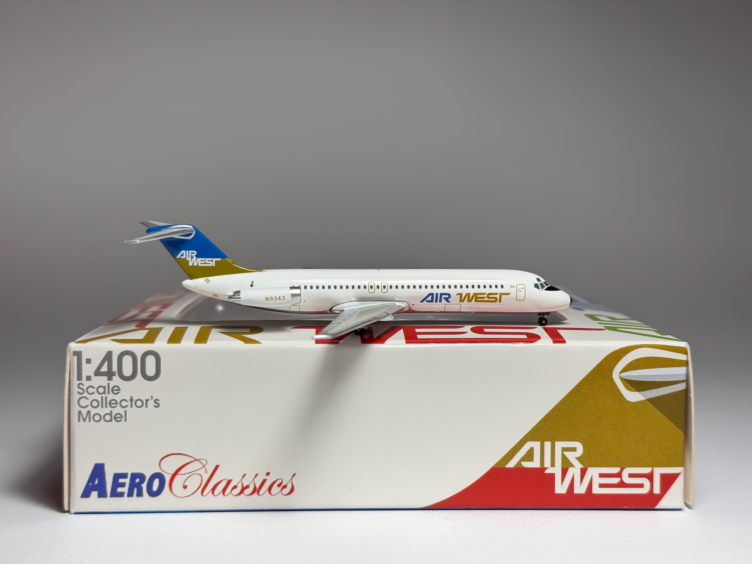 Air West Douglas DC-9-30 1:400 Aeroclassics N9343 (ACN9343)