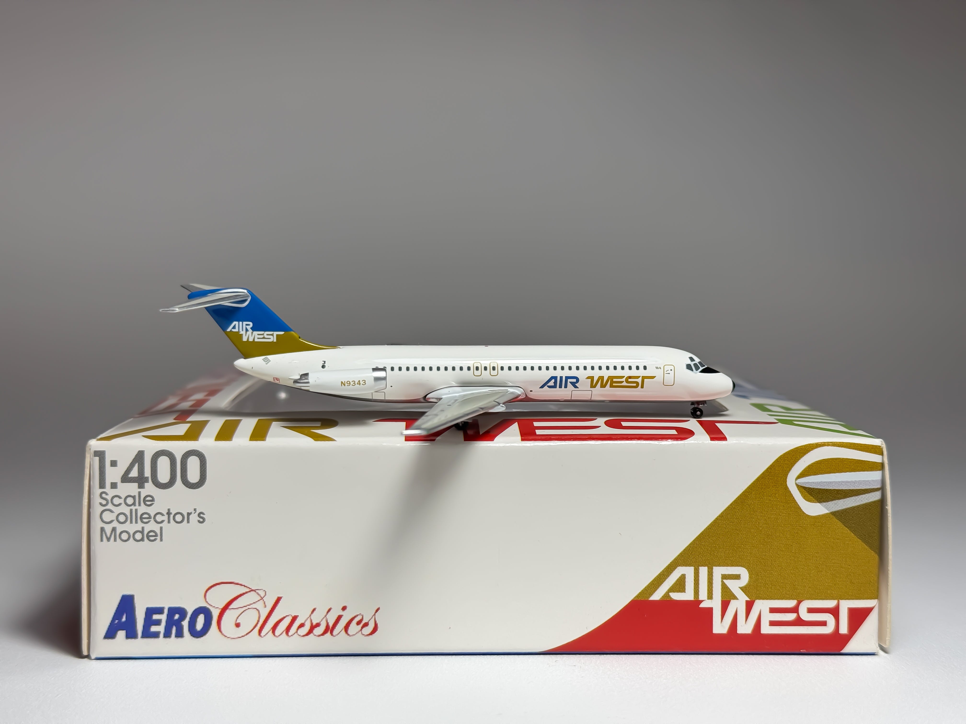 Air West Douglas DC-9-30 1:400 Aeroclassics N9343 (ACN9343)