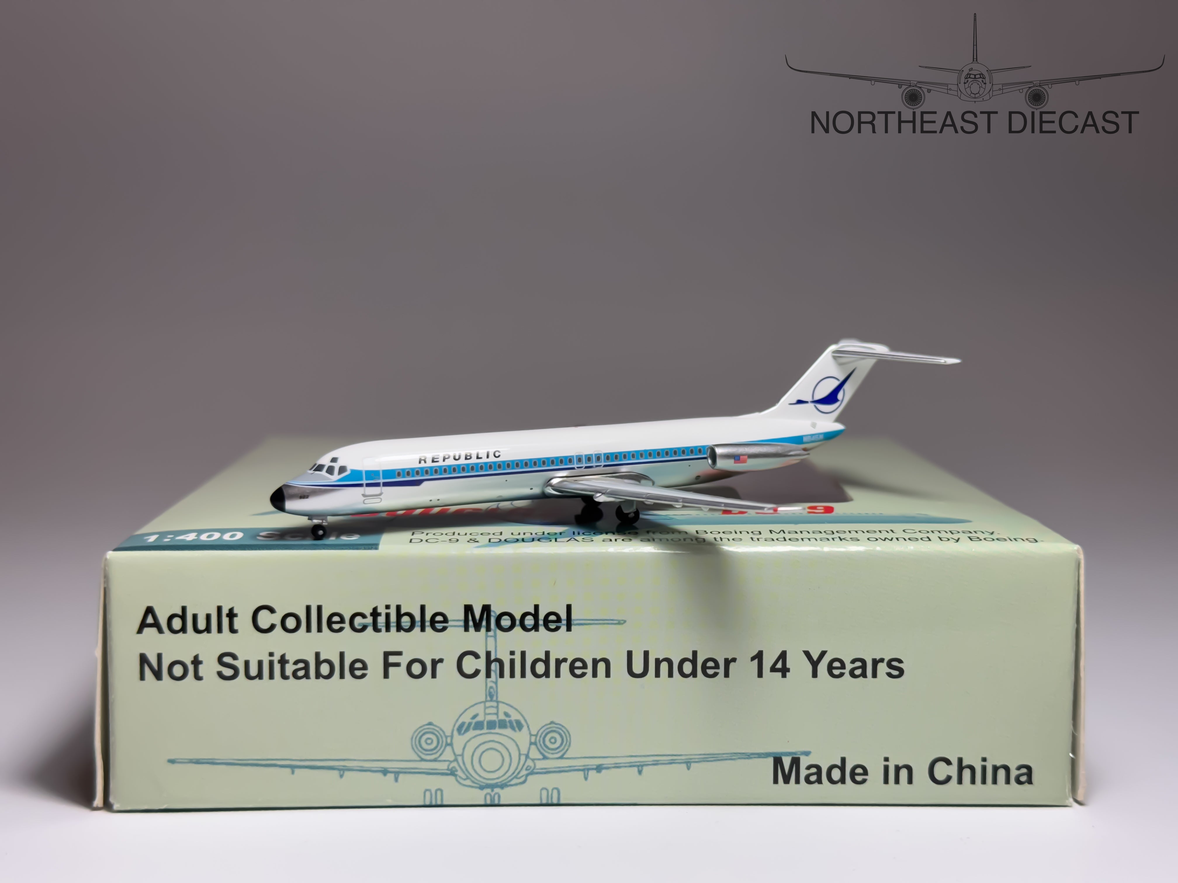 Republic Airlines Douglas DC-9-30 1:400 Aeroclassics N945N (ACN945N)