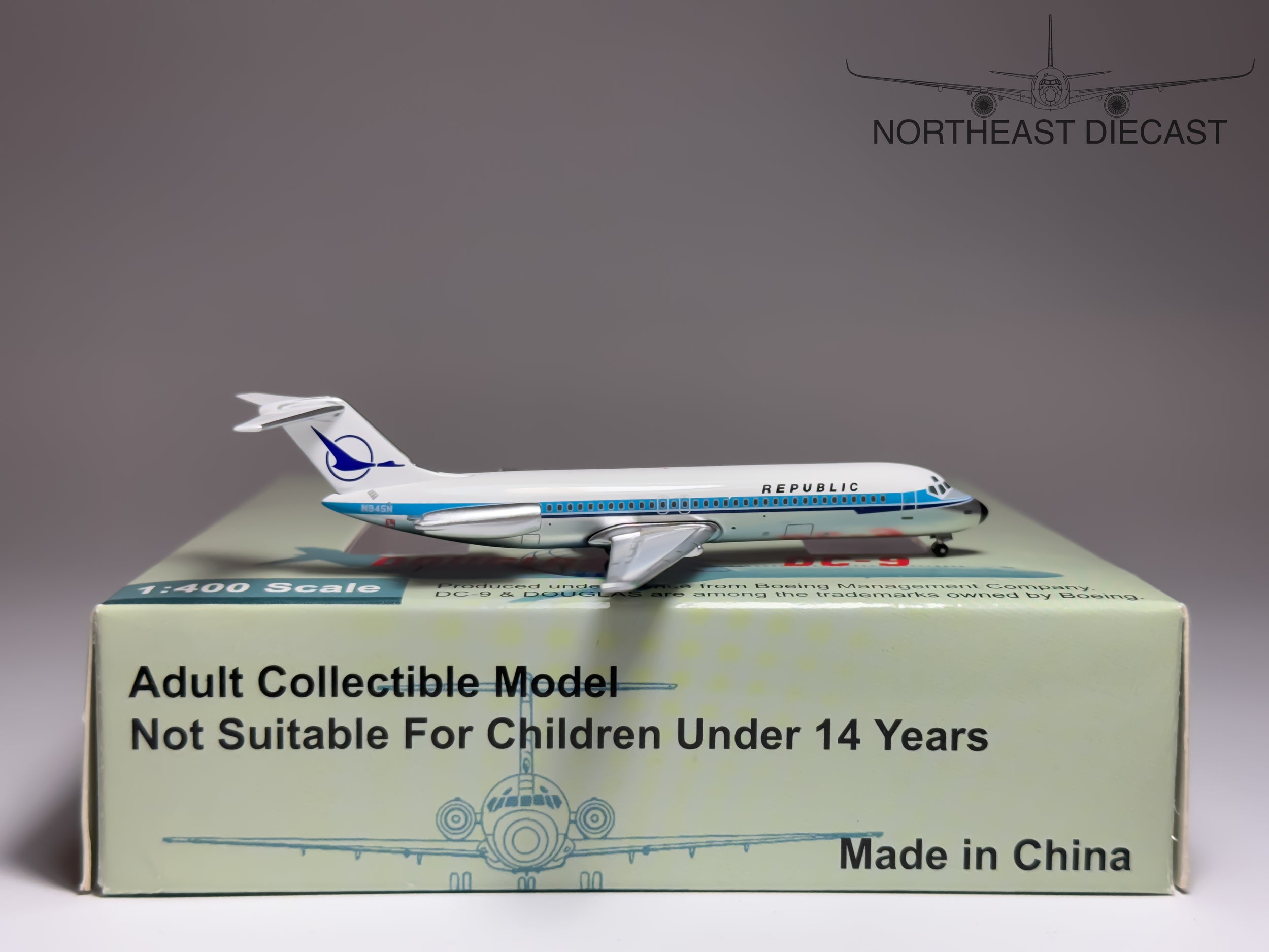 Republic Airlines Douglas DC-9-30 1:400 Aeroclassics N945N (ACN945N)