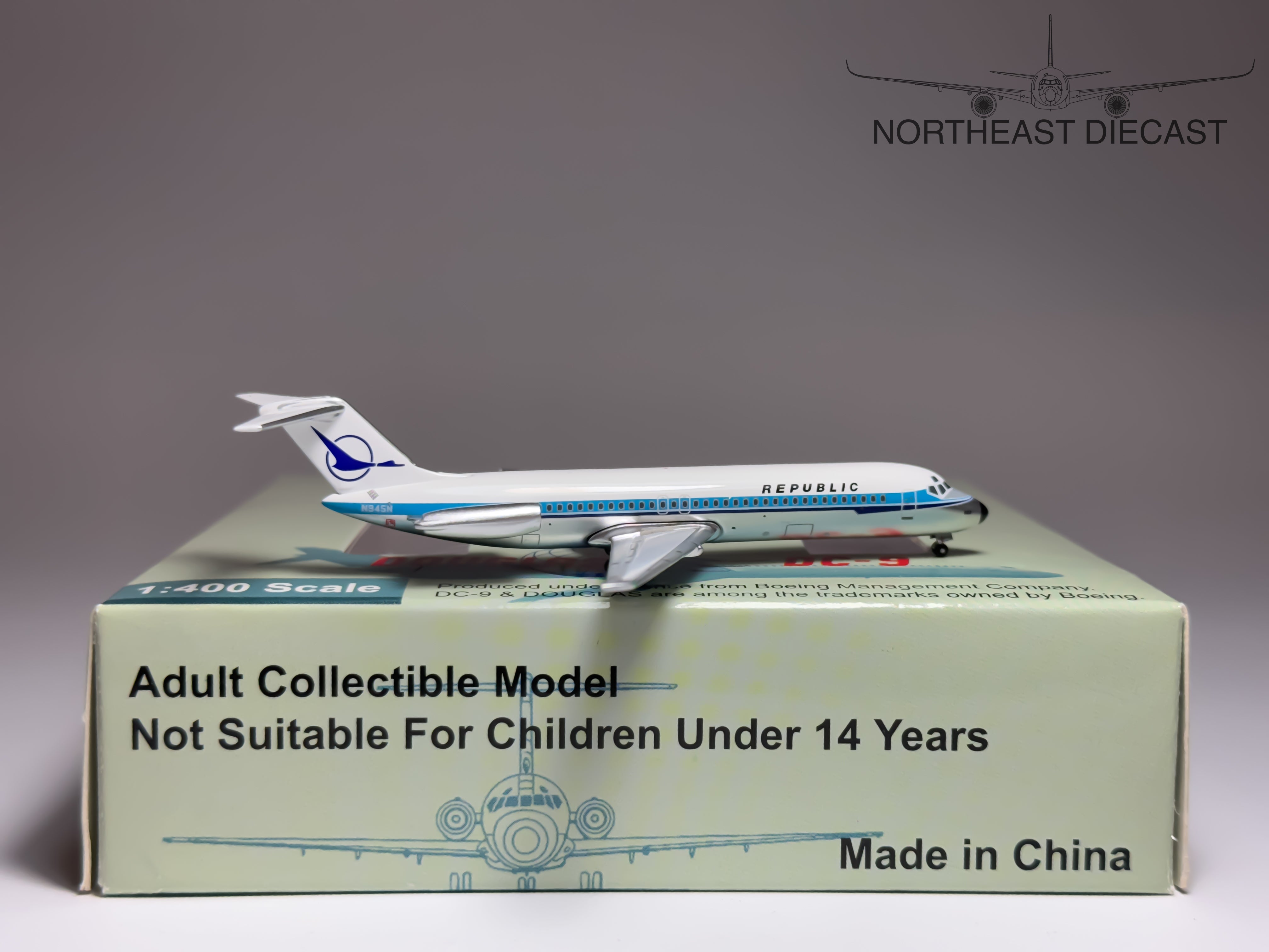 Republic Airlines Douglas DC-9-30 1:400 Aeroclassics N945N (ACN945N)