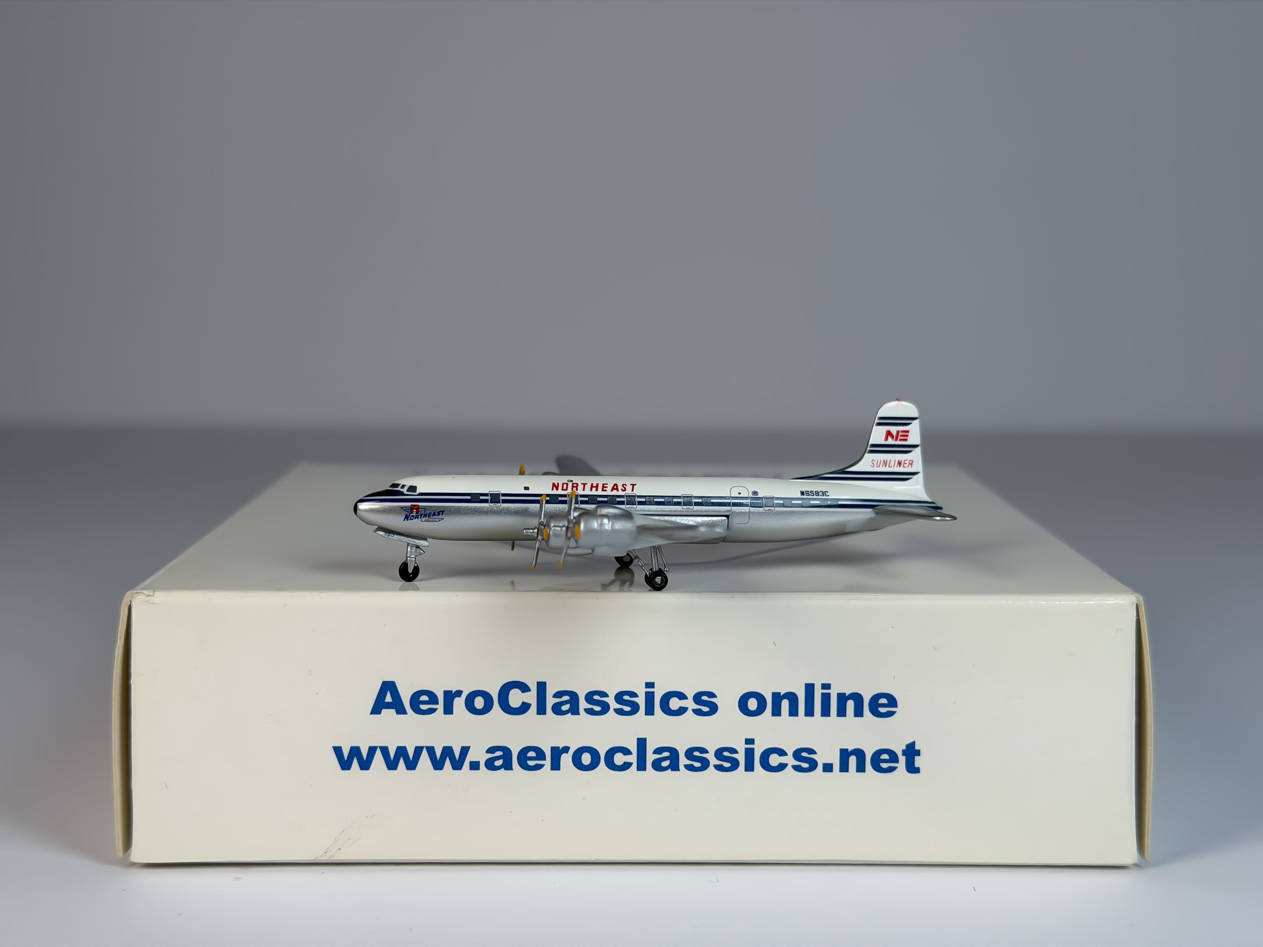 Northeast Airlines Douglas DC-6 1:400 Aeroclassics N6583C (ACNEA033)