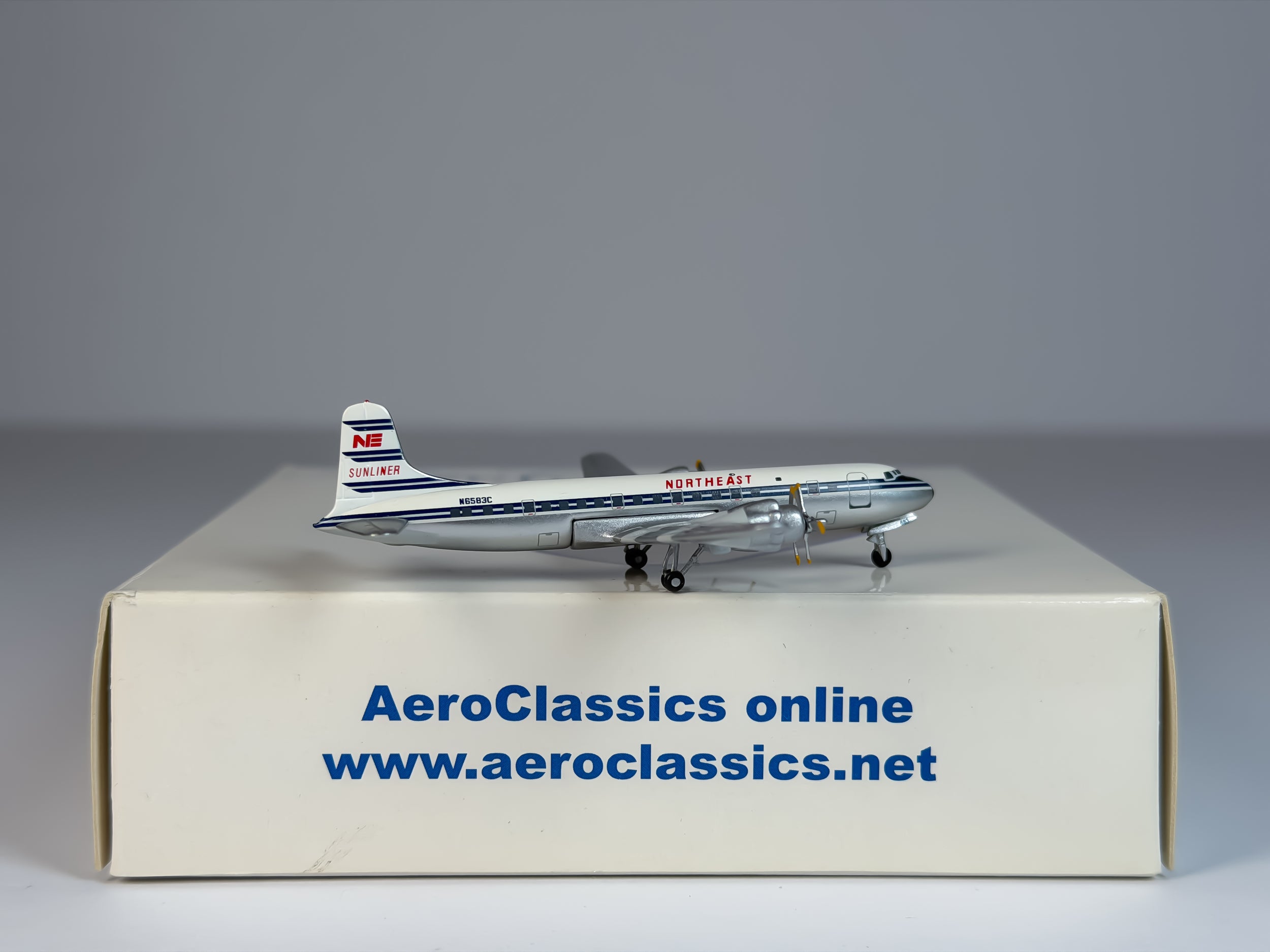 Northeast Airlines Douglas DC-6 1:400 Aeroclassics N6583C (ACNEA033)