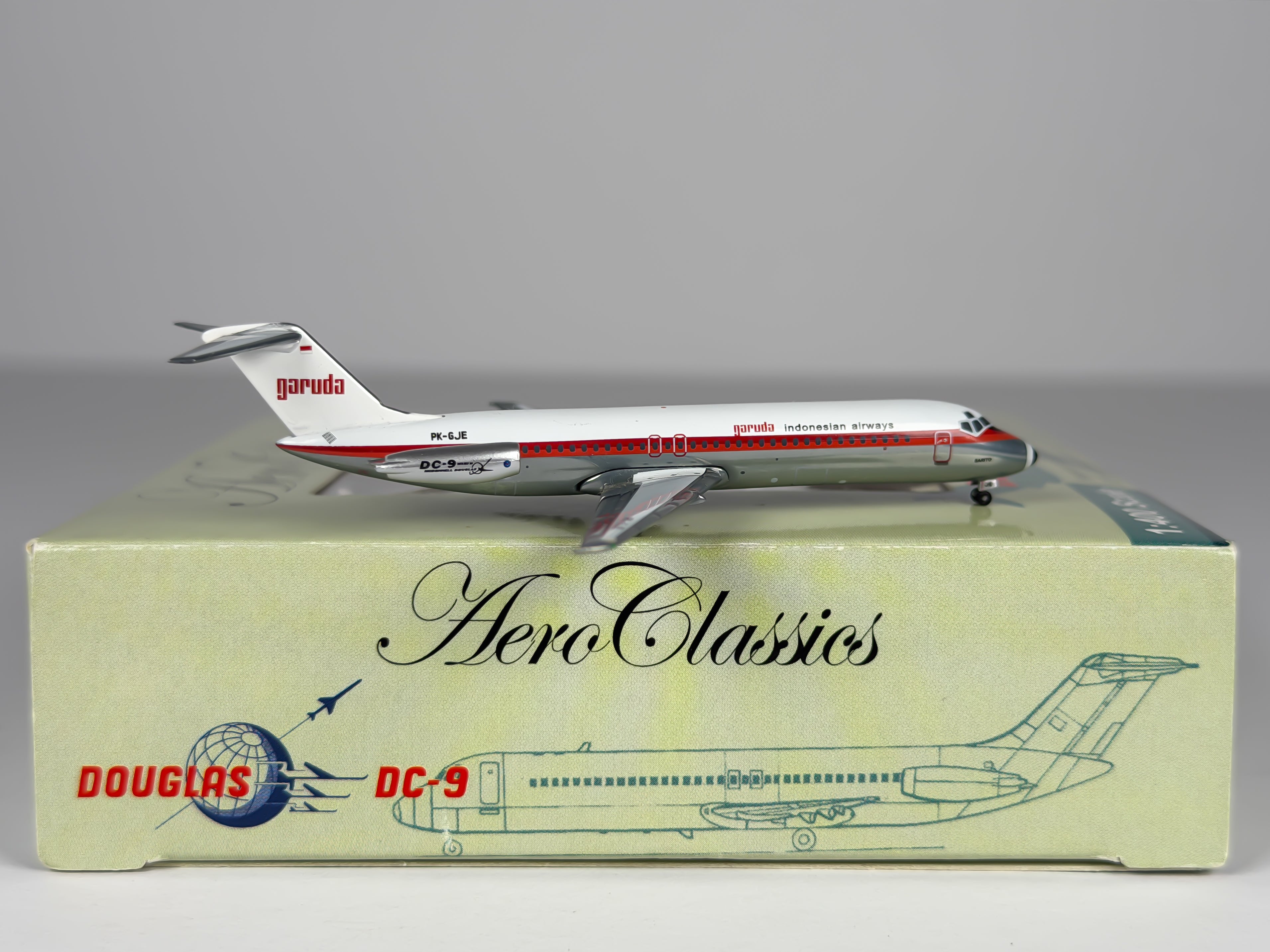 Garuda Indonesia Douglas DC-9-30 1:400 Aeroclassics PK-GJE (ACPKGJE)