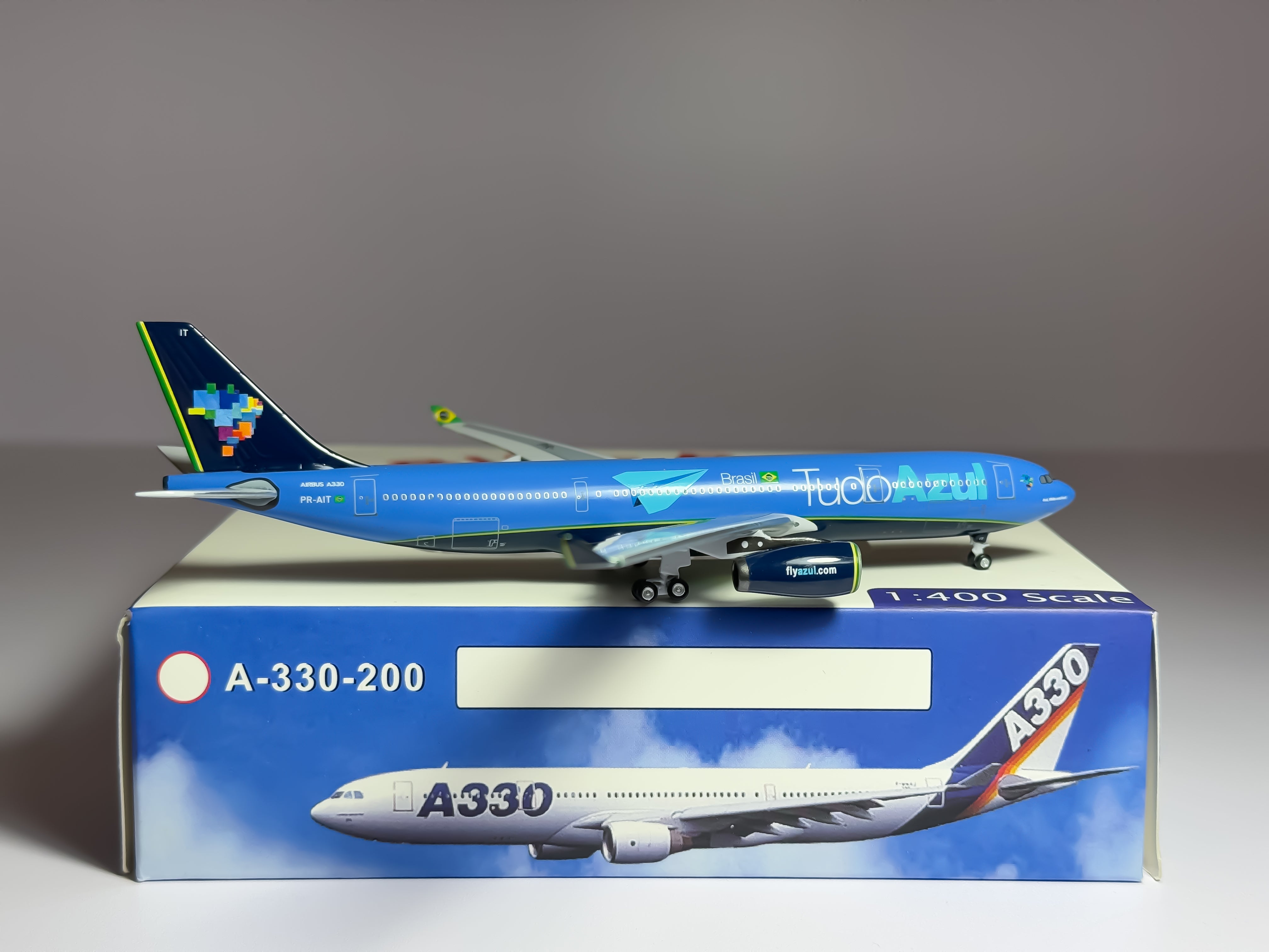 Azul Brazilian Airlines Airbus A330-200 1:400 Aeroclassics PR-AIT (ACPRAIT)