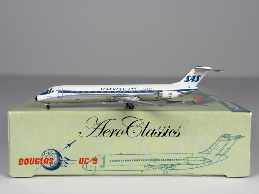 Scandinavian Airlines (SAS) Douglas DC-9-40 1:400 Aeroclassics SE-DBW (ACSAS0308)