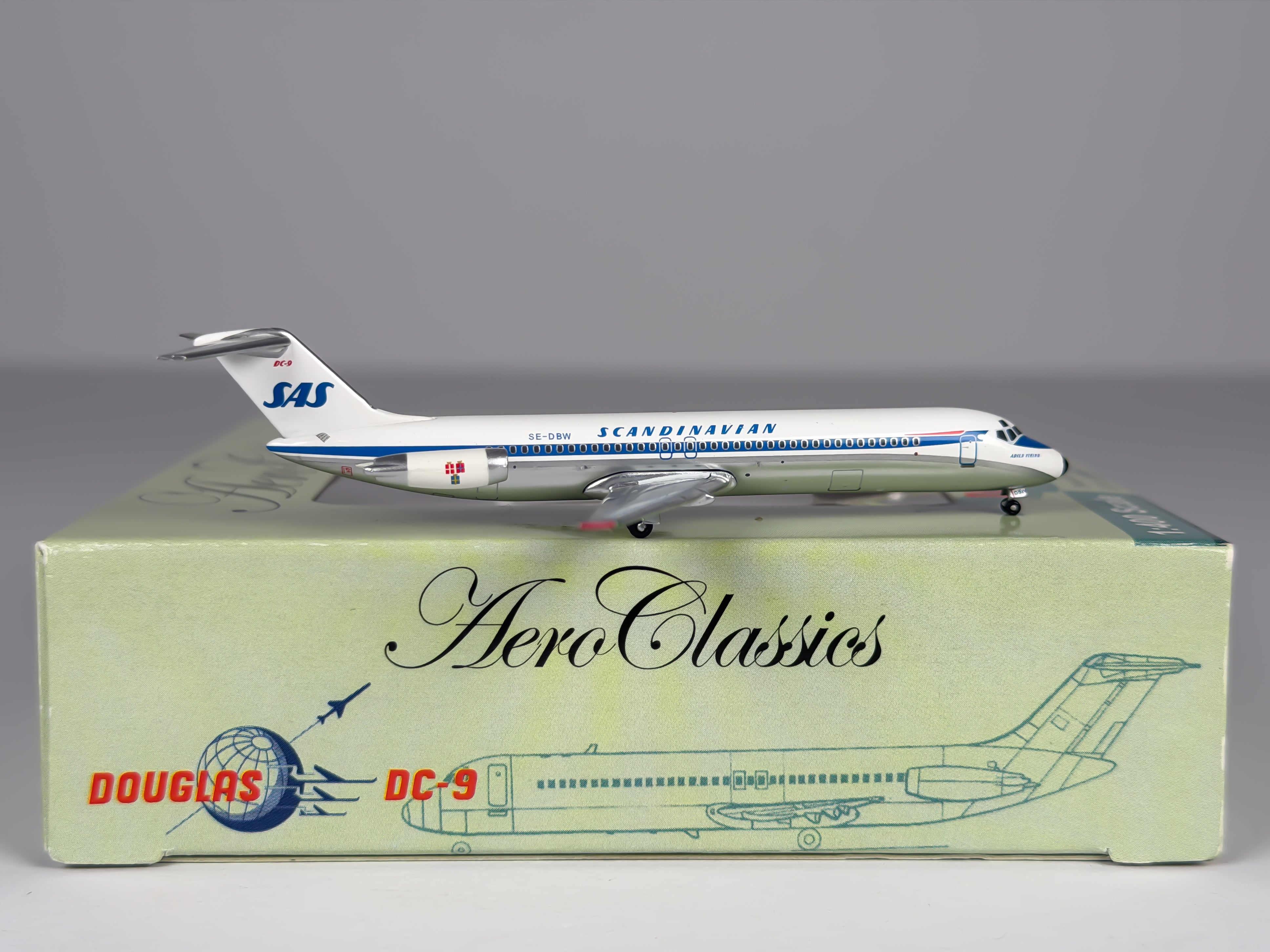 Scandinavian Airlines (SAS) Douglas DC-9-30 1:400 Aeroclassics SE-DBW (ACSAS0308)