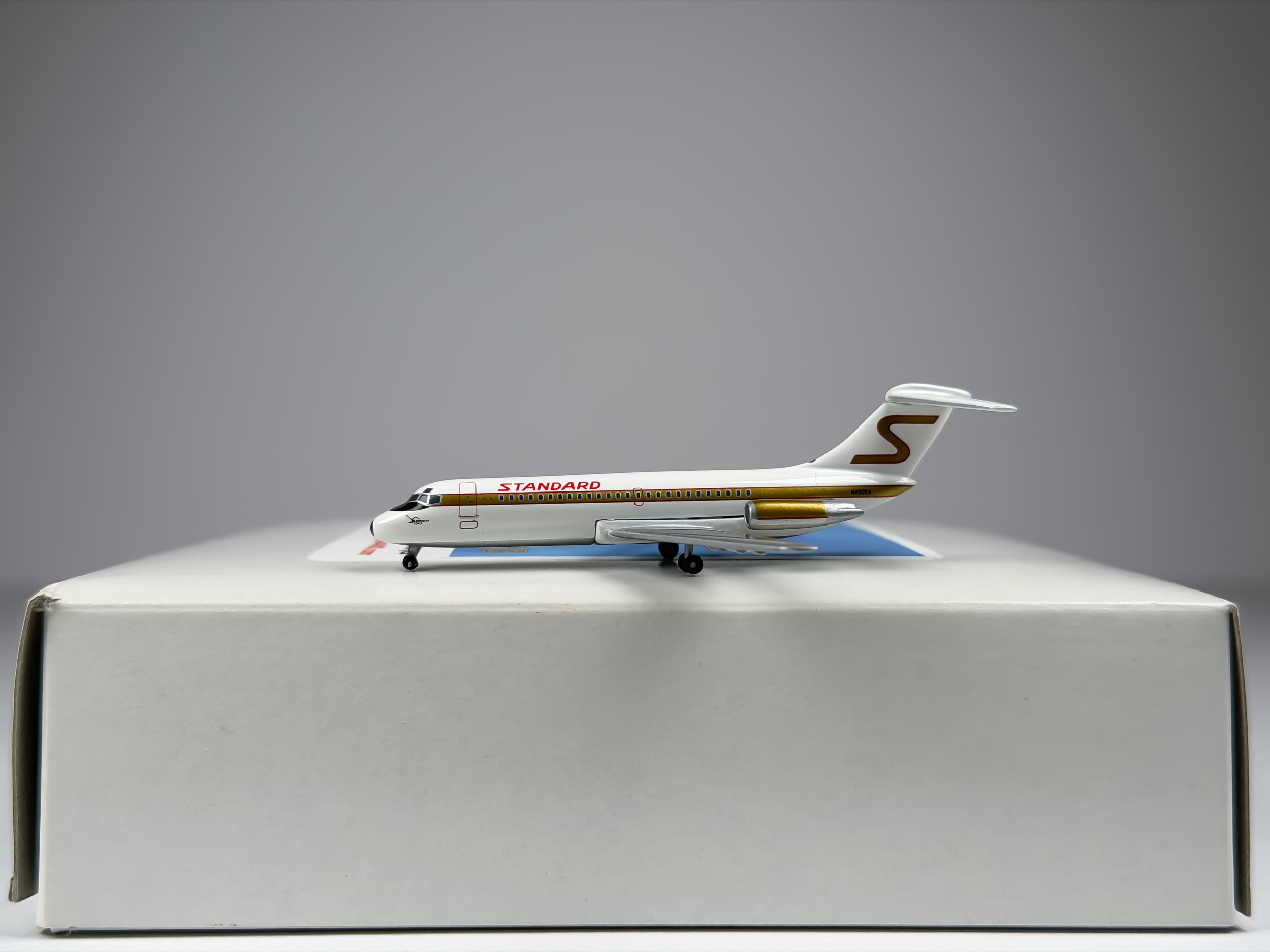 Standard Douglas DC-9-15 1:400 Aeroclassics N490SA (ACSTD065)