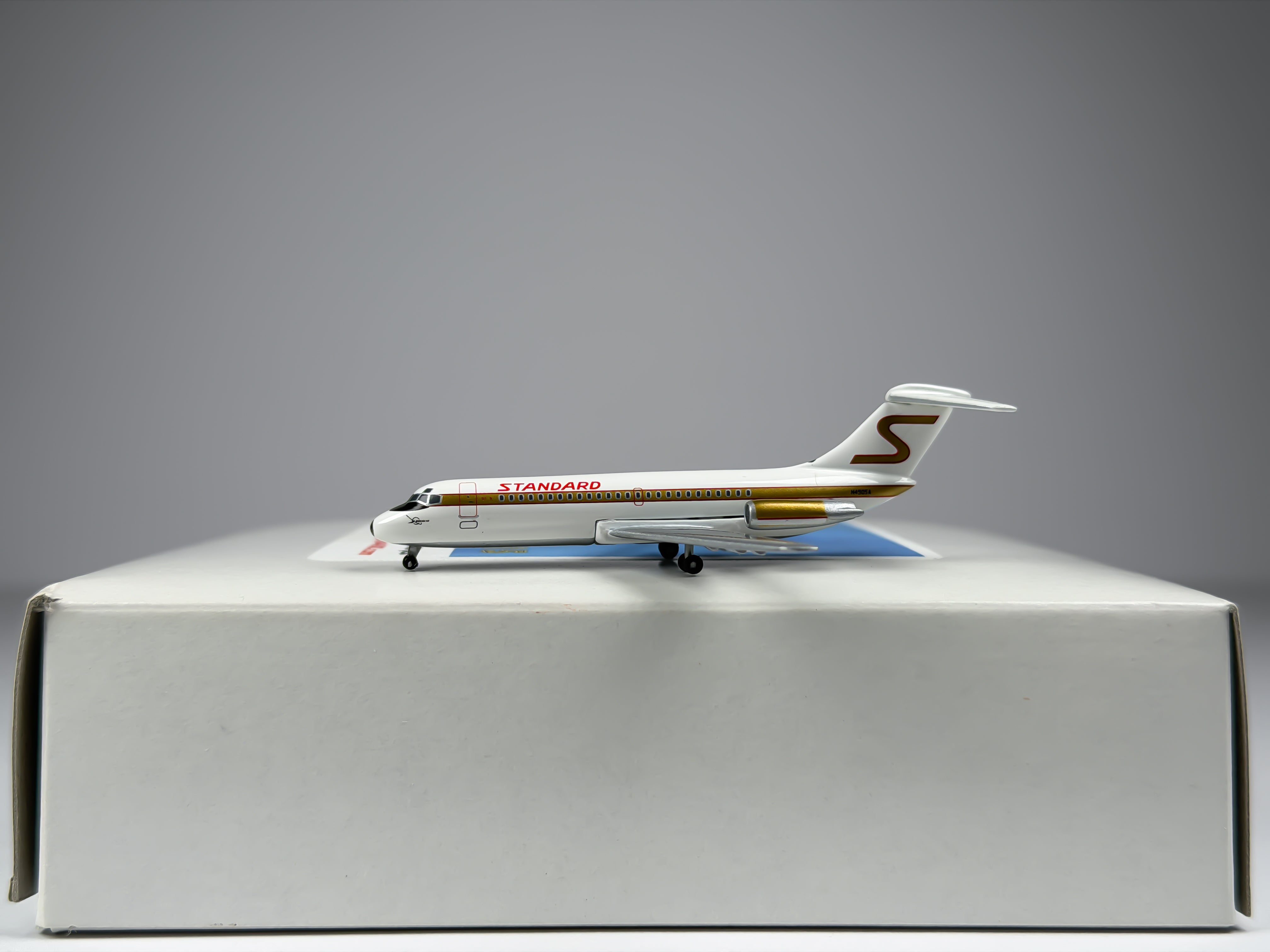 Standard Douglas DC-9-15 1:400 Aeroclassics N490SA (ACSTD065)