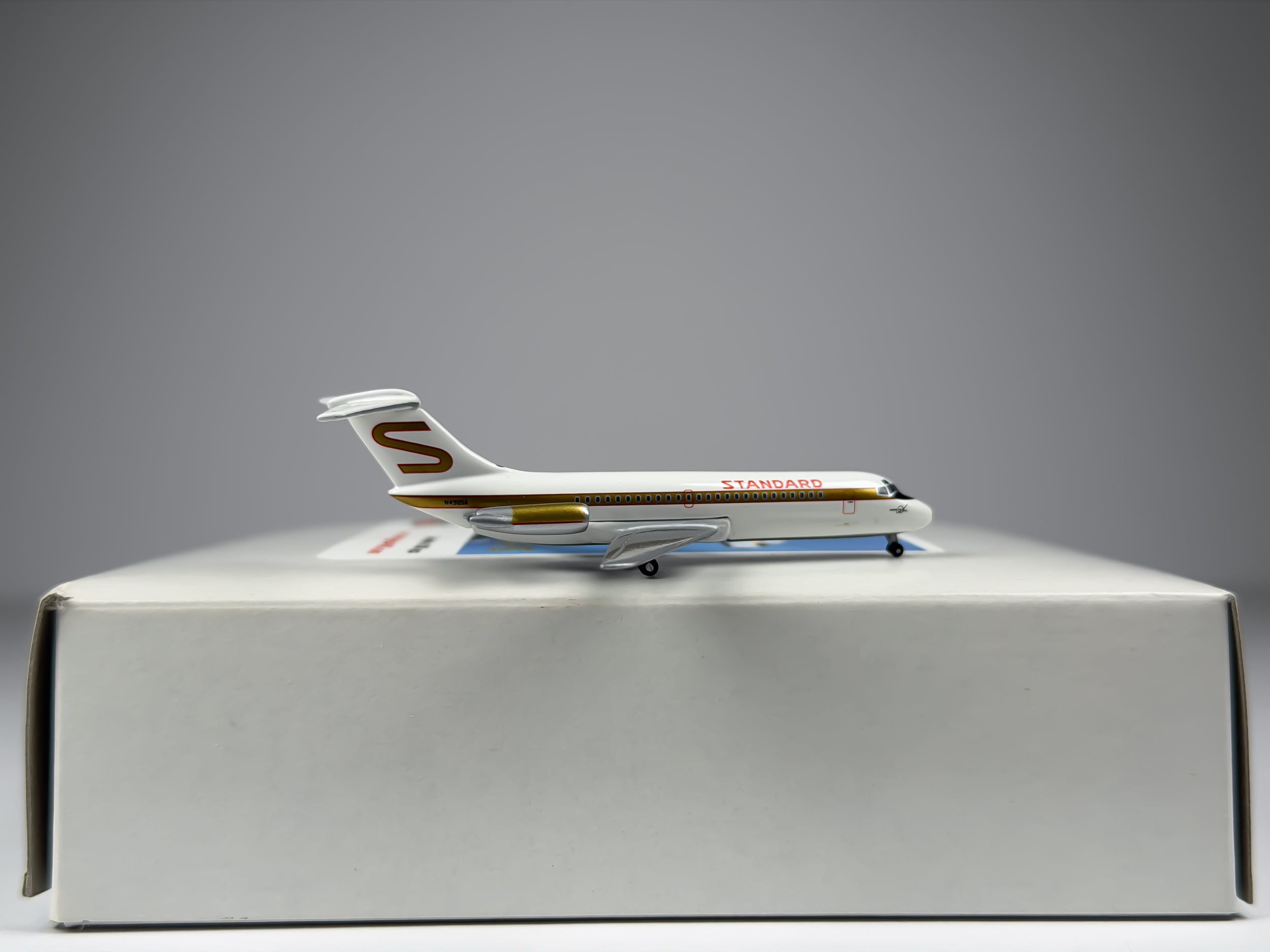 Standard Douglas DC-9-15 1:400 Aeroclassics N490SA (ACSTD065)