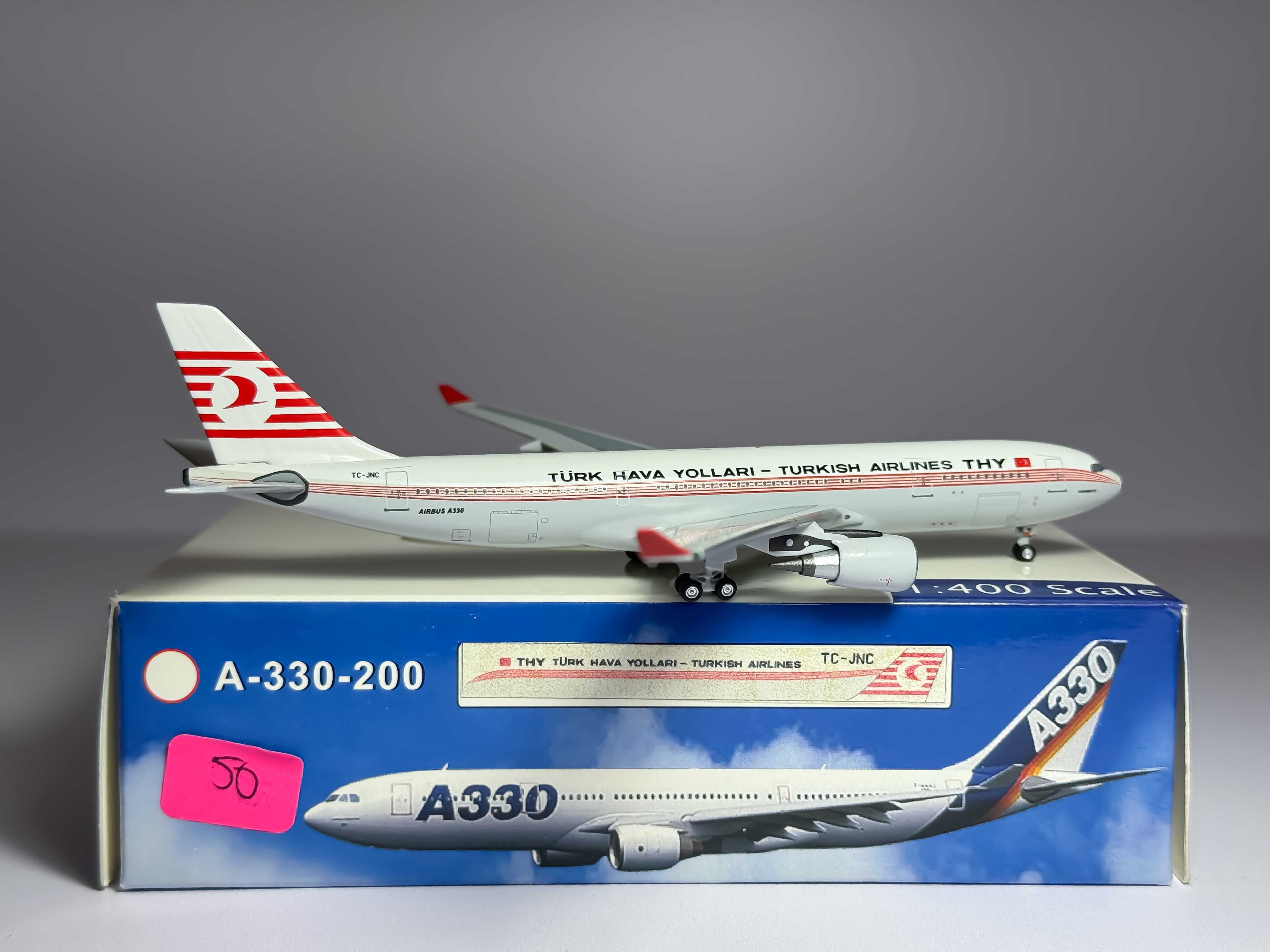 Turkish Airlines Airbus A330-200 1:400 Aeroclassics TC-JNC (ACTCJNC)