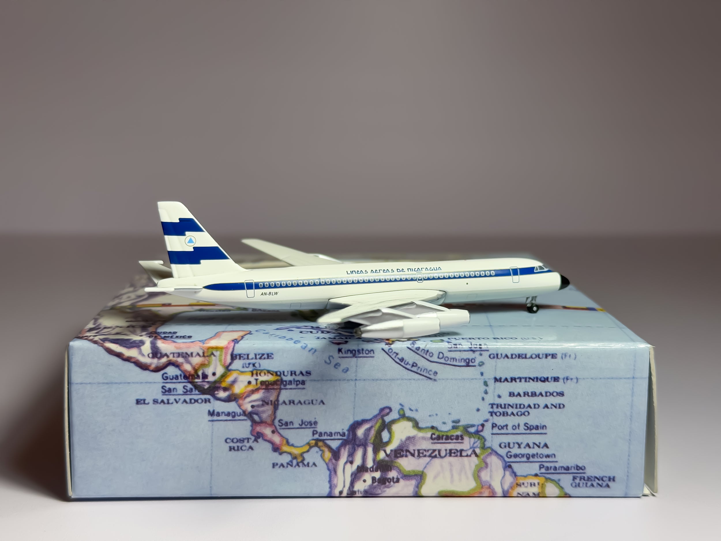 Lanica Convair CV-880 1:400 Aeroclassics AN-BLW (ACTHA089B)