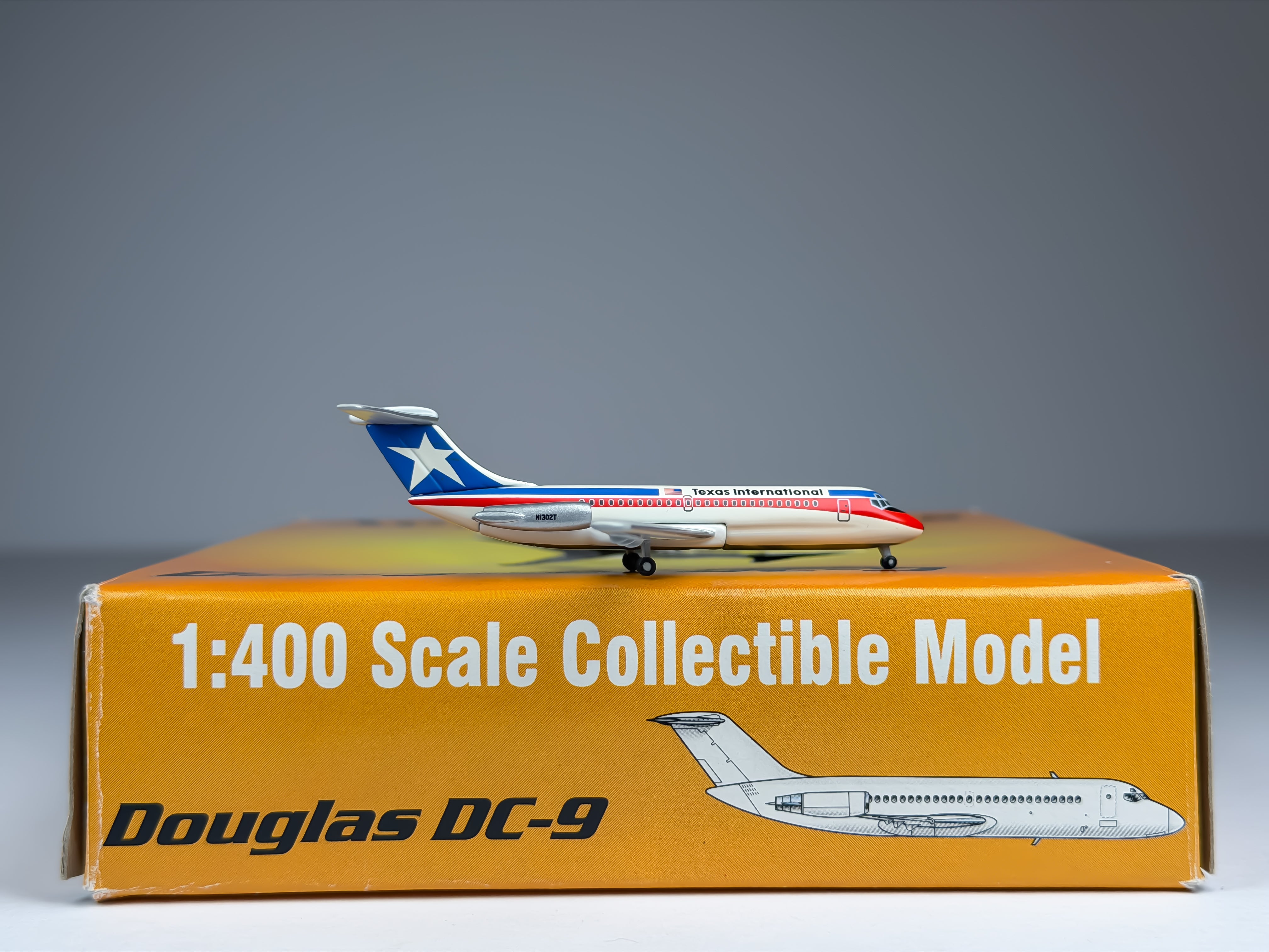 Texas International Douglas DC-9-10 1:400 Aeroclassics N1302T (ACTXI064)