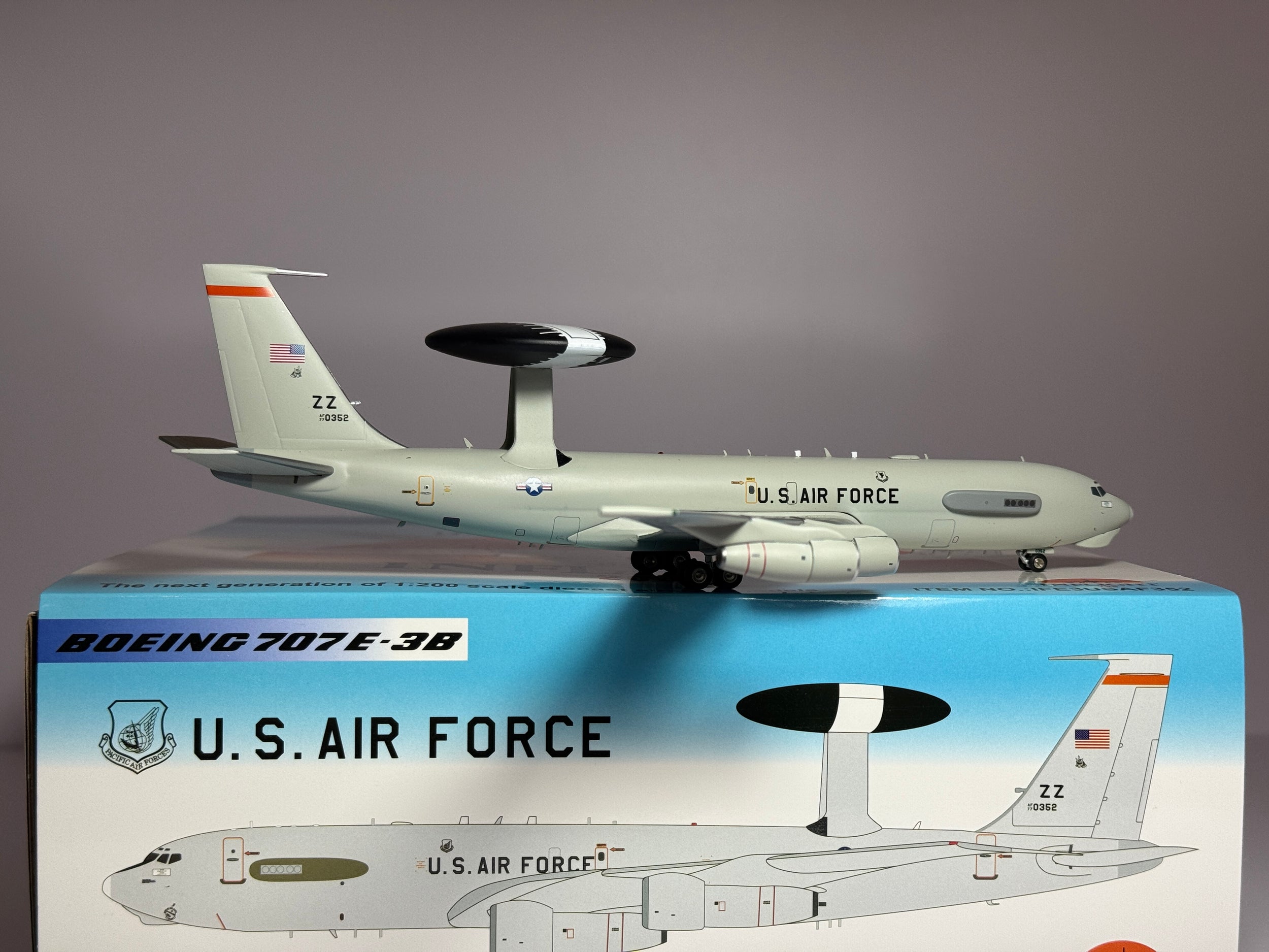 Inflight 1:200 U.S. Air Force Boeing 707E-3B AF770352 IFE3USAF352