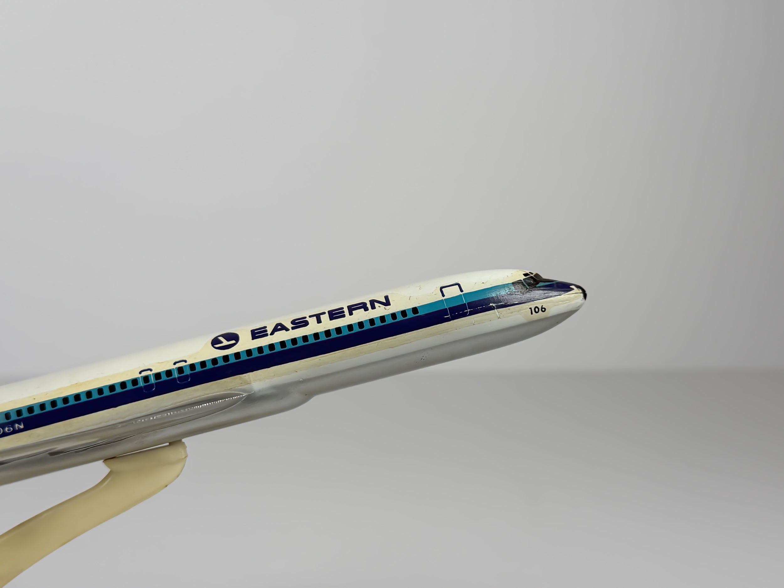 1:200 Eastern Air Lines Boeing 727-200 (N8106N) - White Hockey Stick | Air Jet Advance