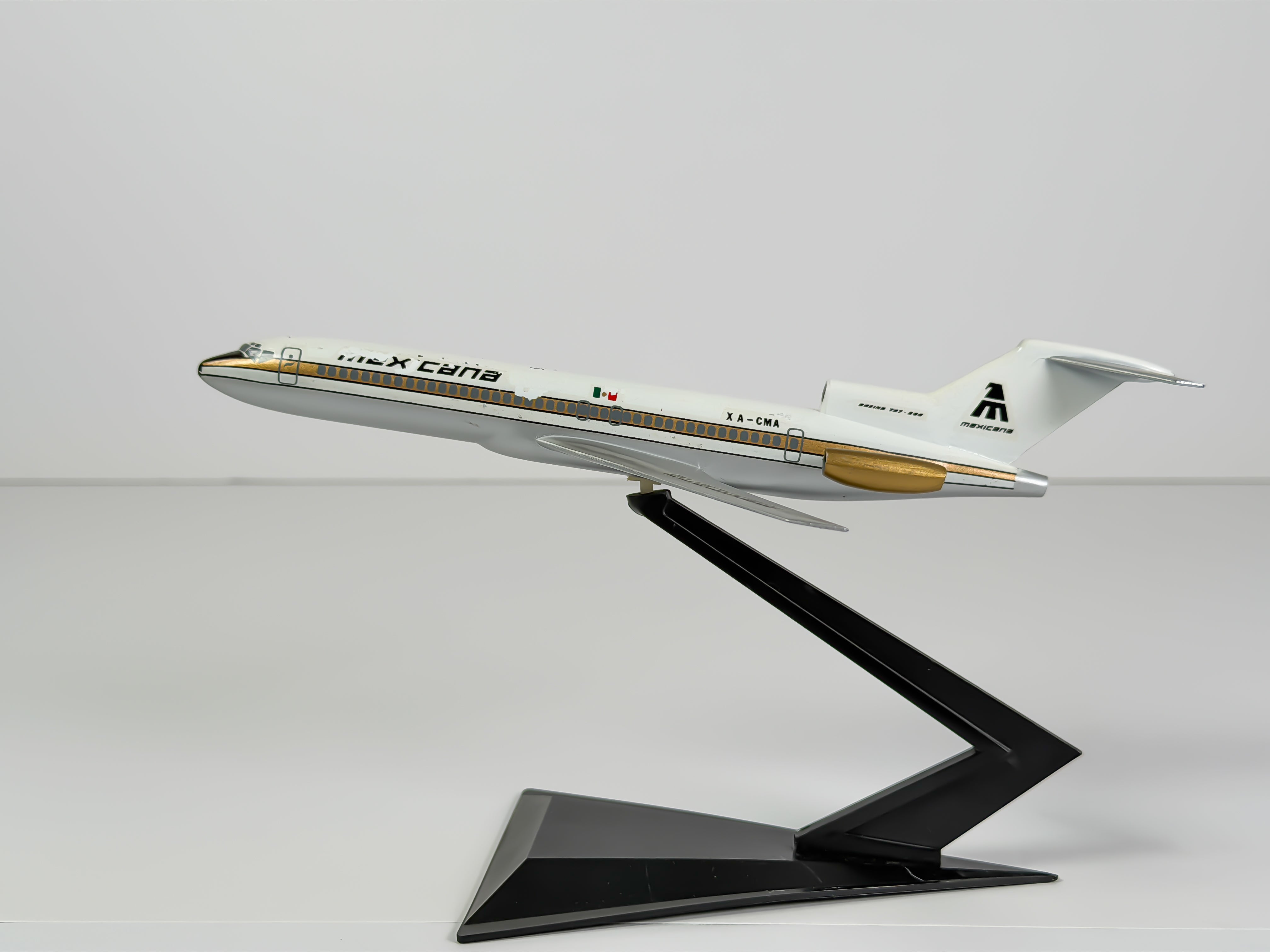 1:200 Mexicana Boeing 727-200 (XA-CMA) - Golden Aztec | Air Jet Advance