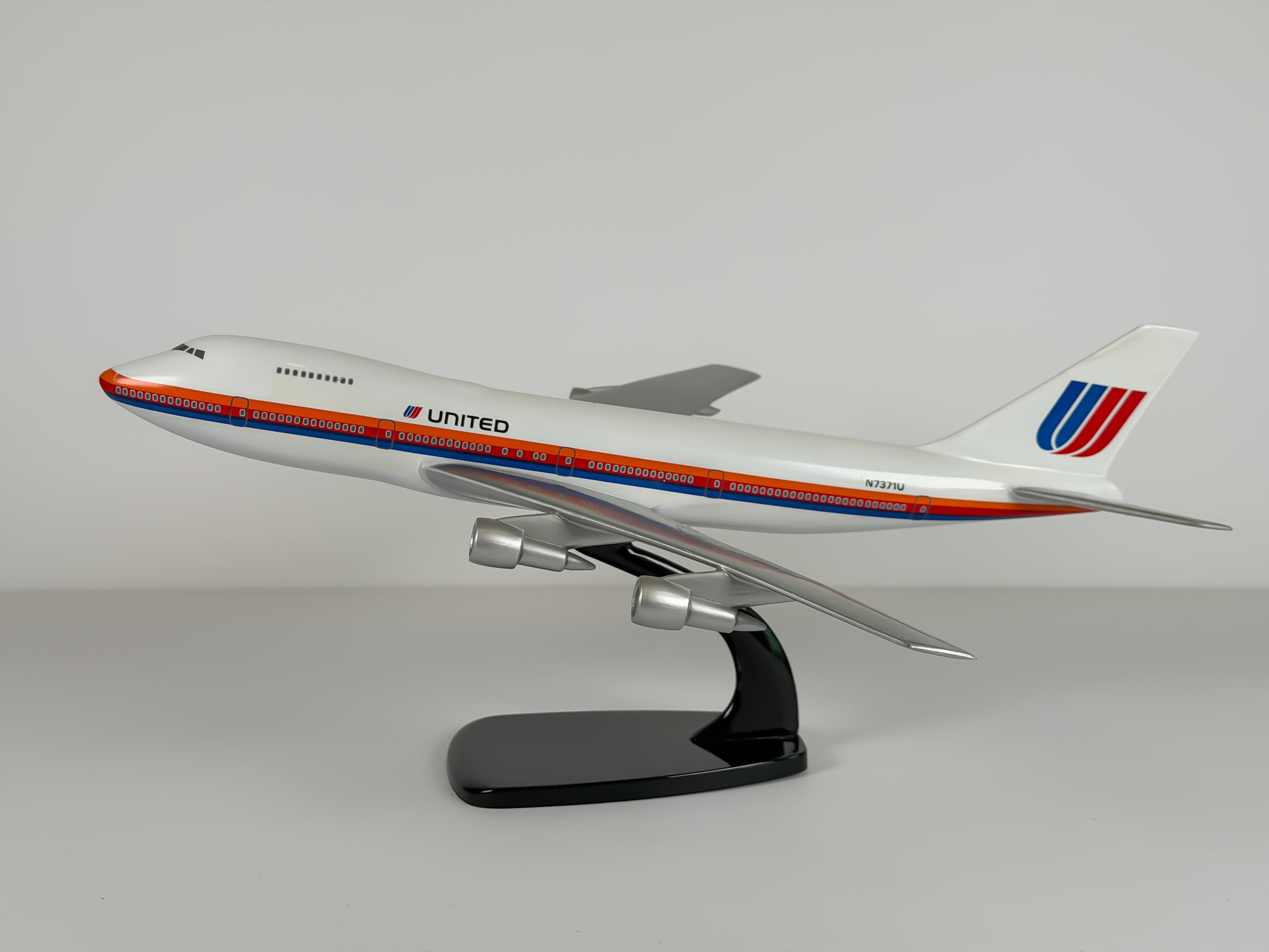 1:200 United Airlines Boeing 747-100 (N7371U) - Saul Bass | Air Jet Advance