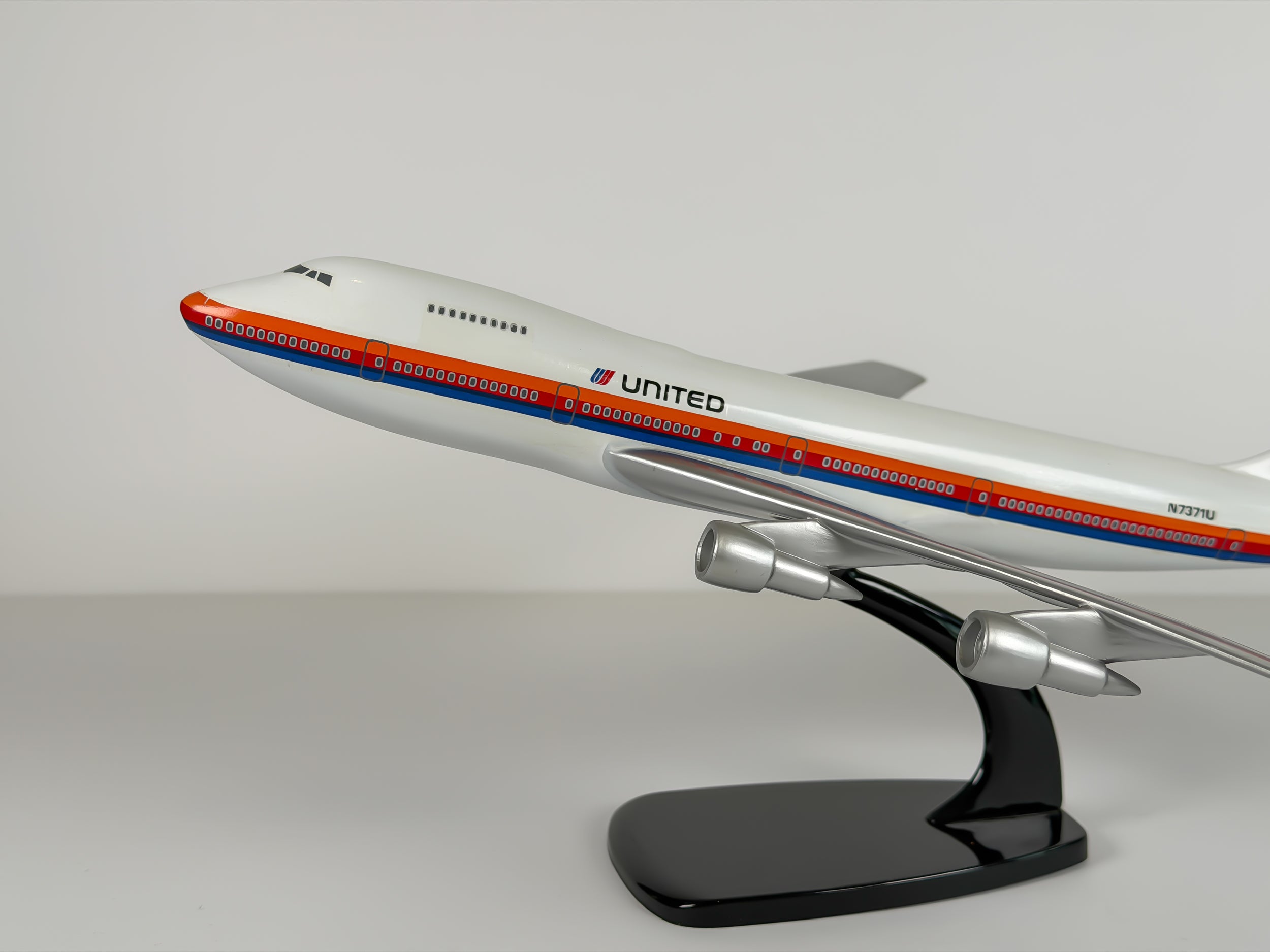1:200 United Airlines Boeing 747-100 (N7371U) - Saul Bass | Air Jet Advance
