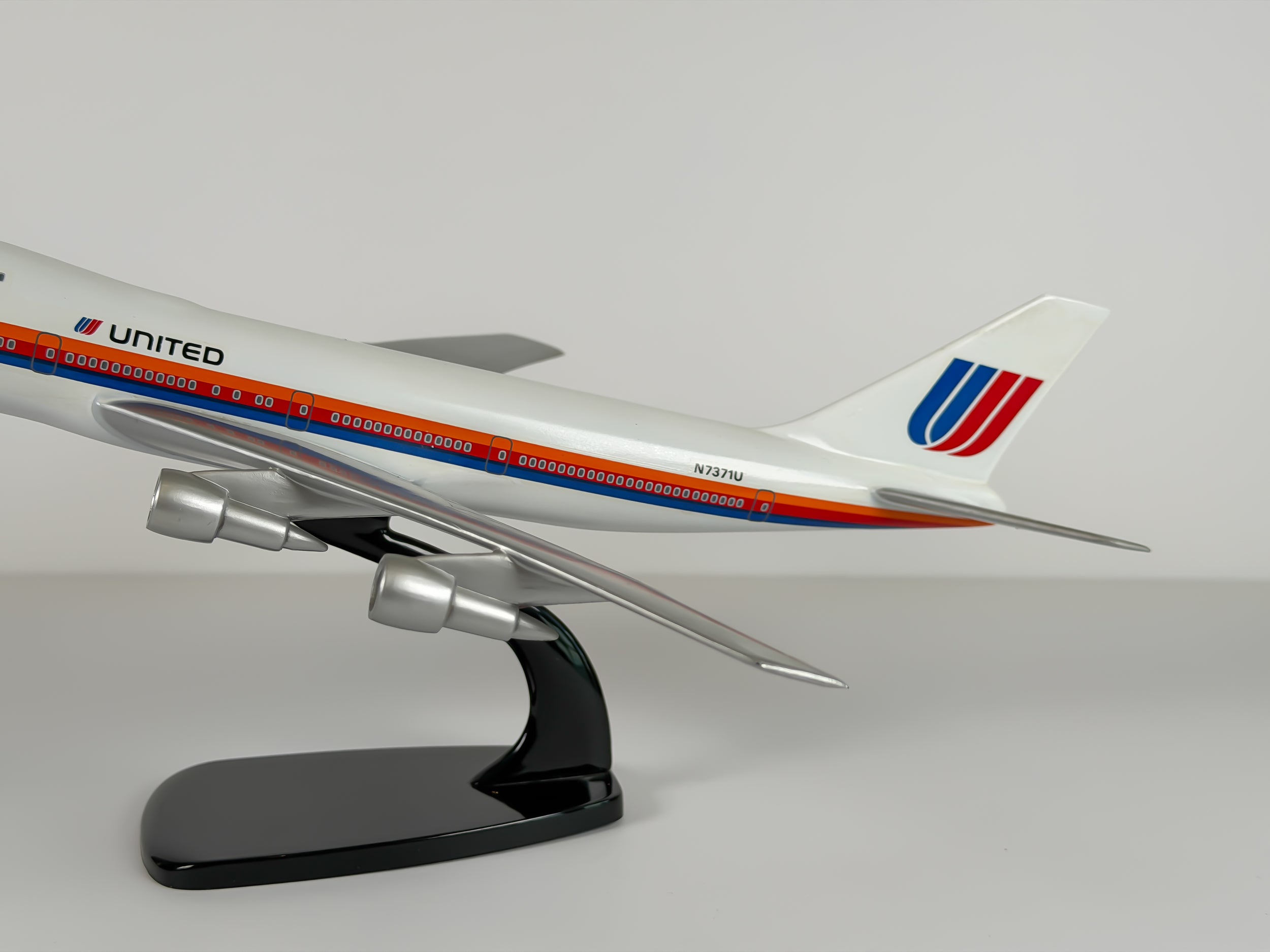 1:200 United Airlines Boeing 747-100 (N7371U) - Saul Bass | Air Jet Advance