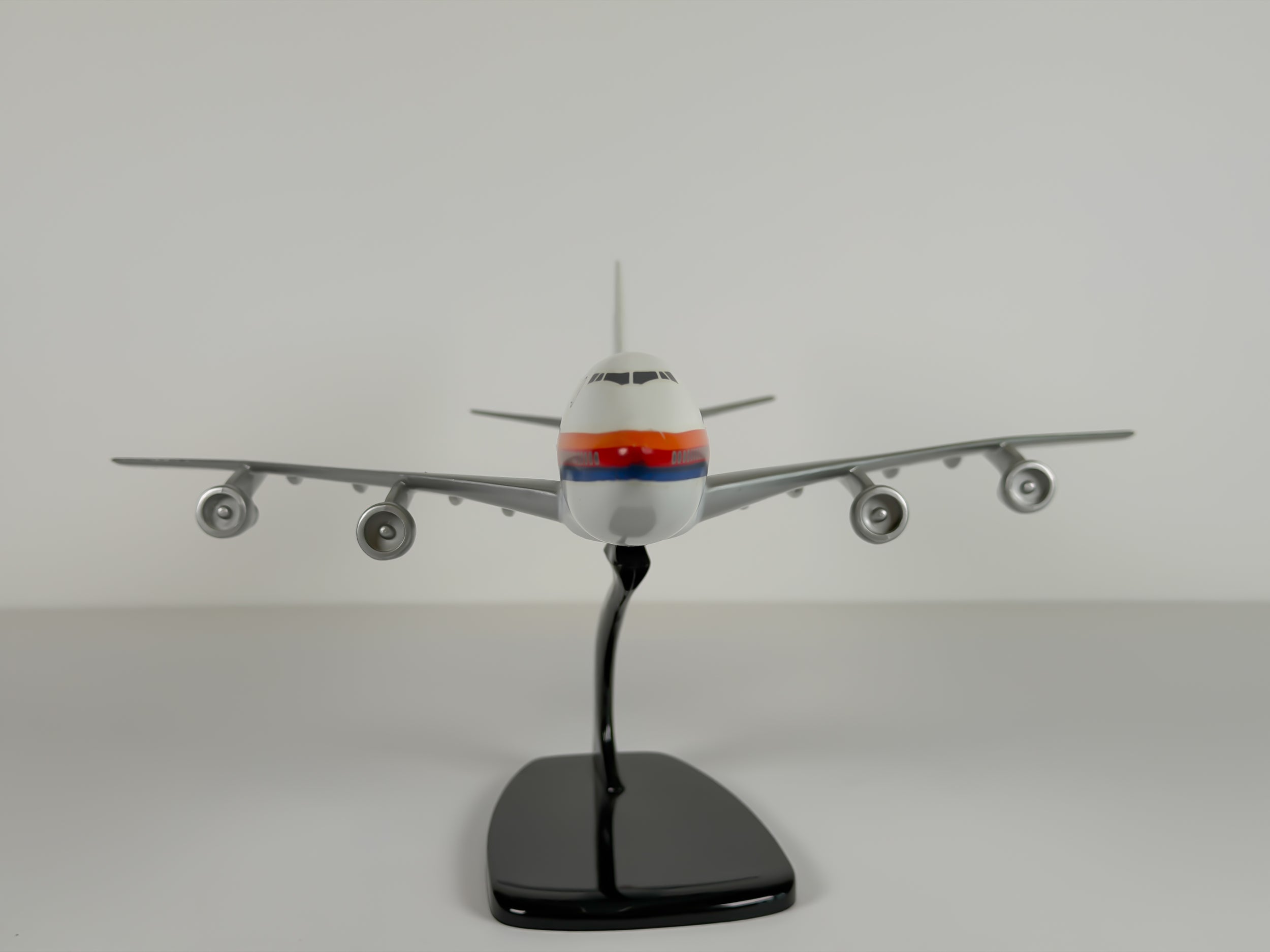 1:200 United Airlines Boeing 747-100 (N7371U) - Saul Bass | Air Jet Advance