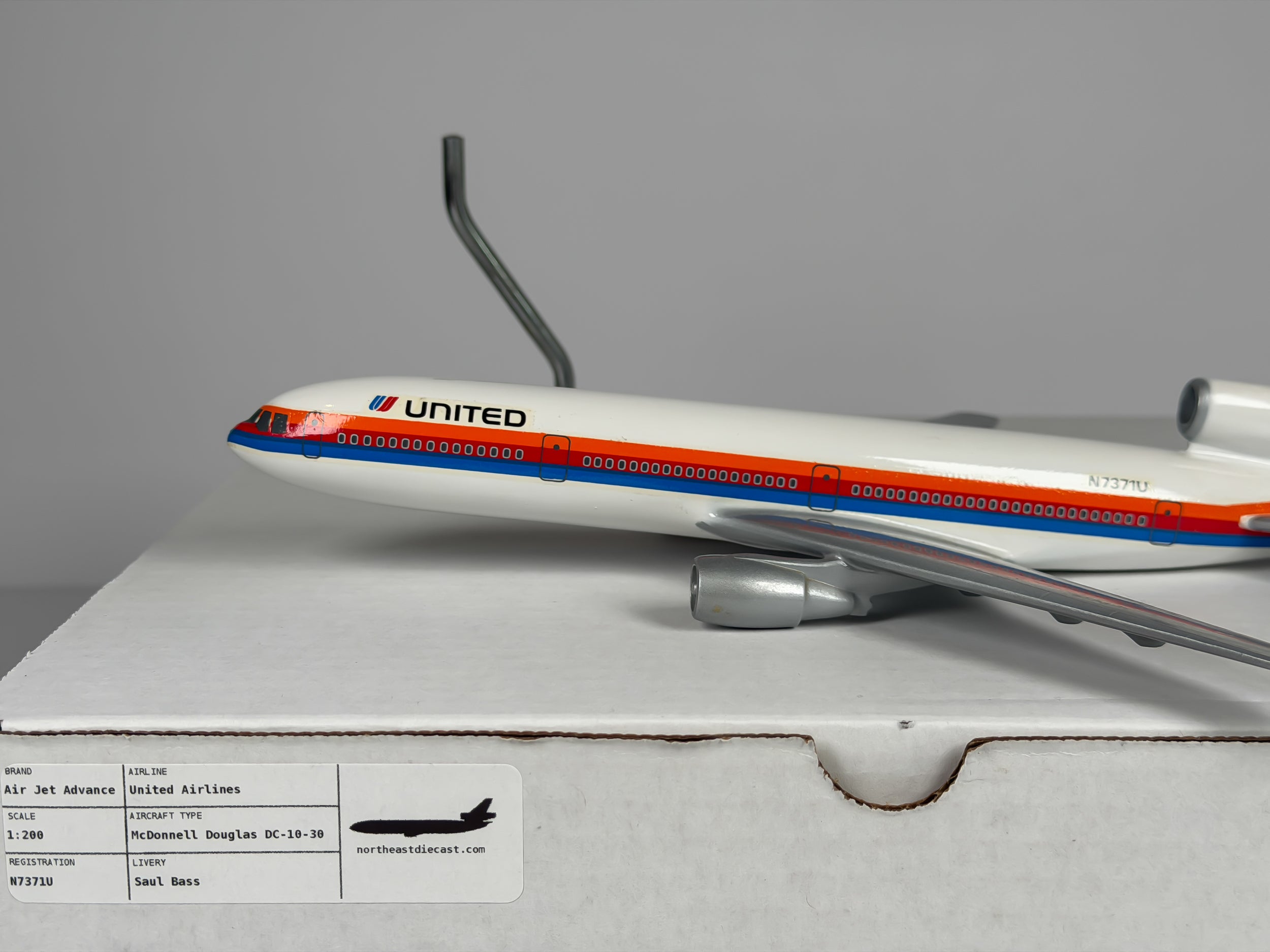 1:200 United Airlines McDonnell Douglas DC-10-30 (N7371U) - Saul Bass | Air Jet Advance
