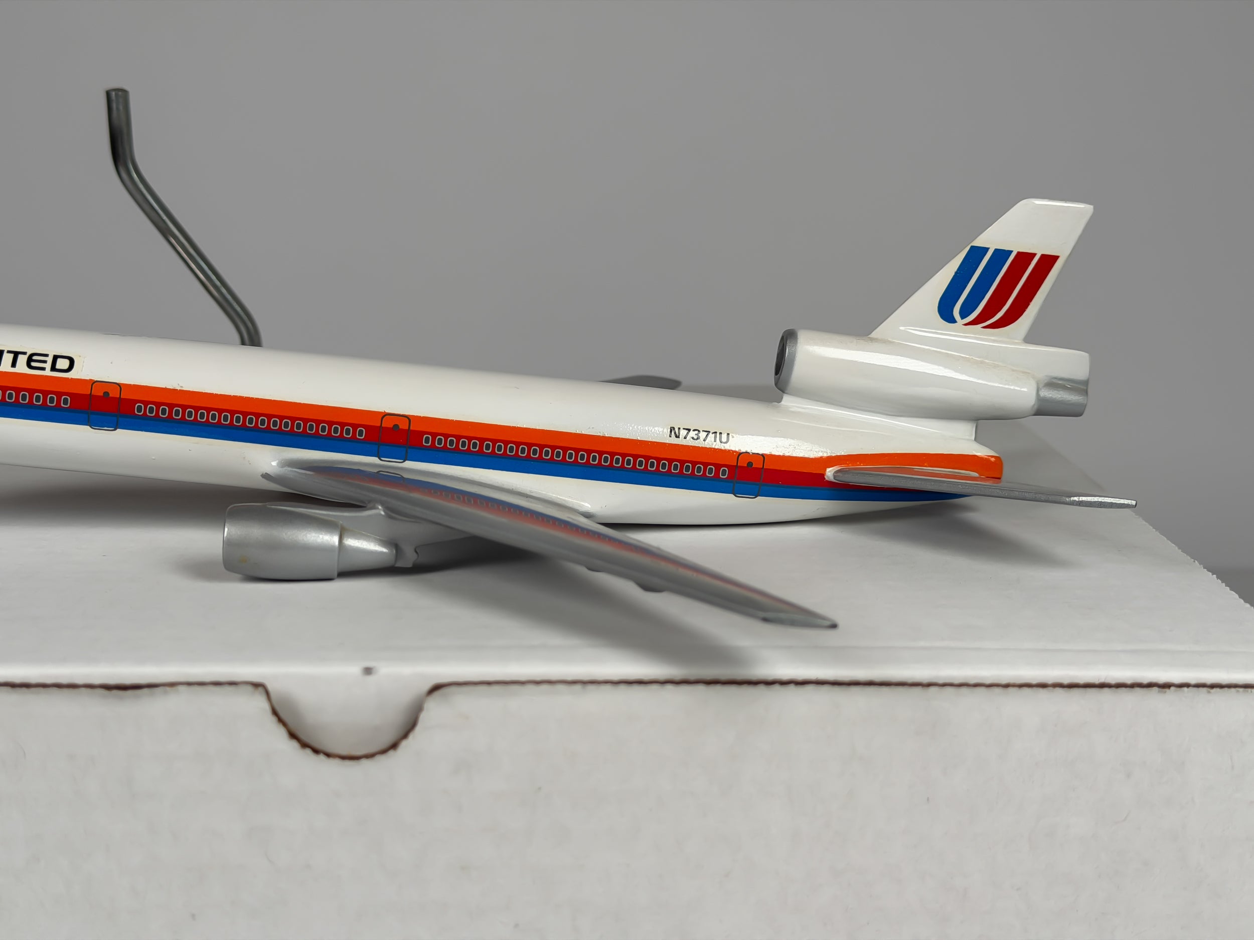 1:200 United Airlines McDonnell Douglas DC-10-30 (N7371U) - Saul Bass | Air Jet Advance