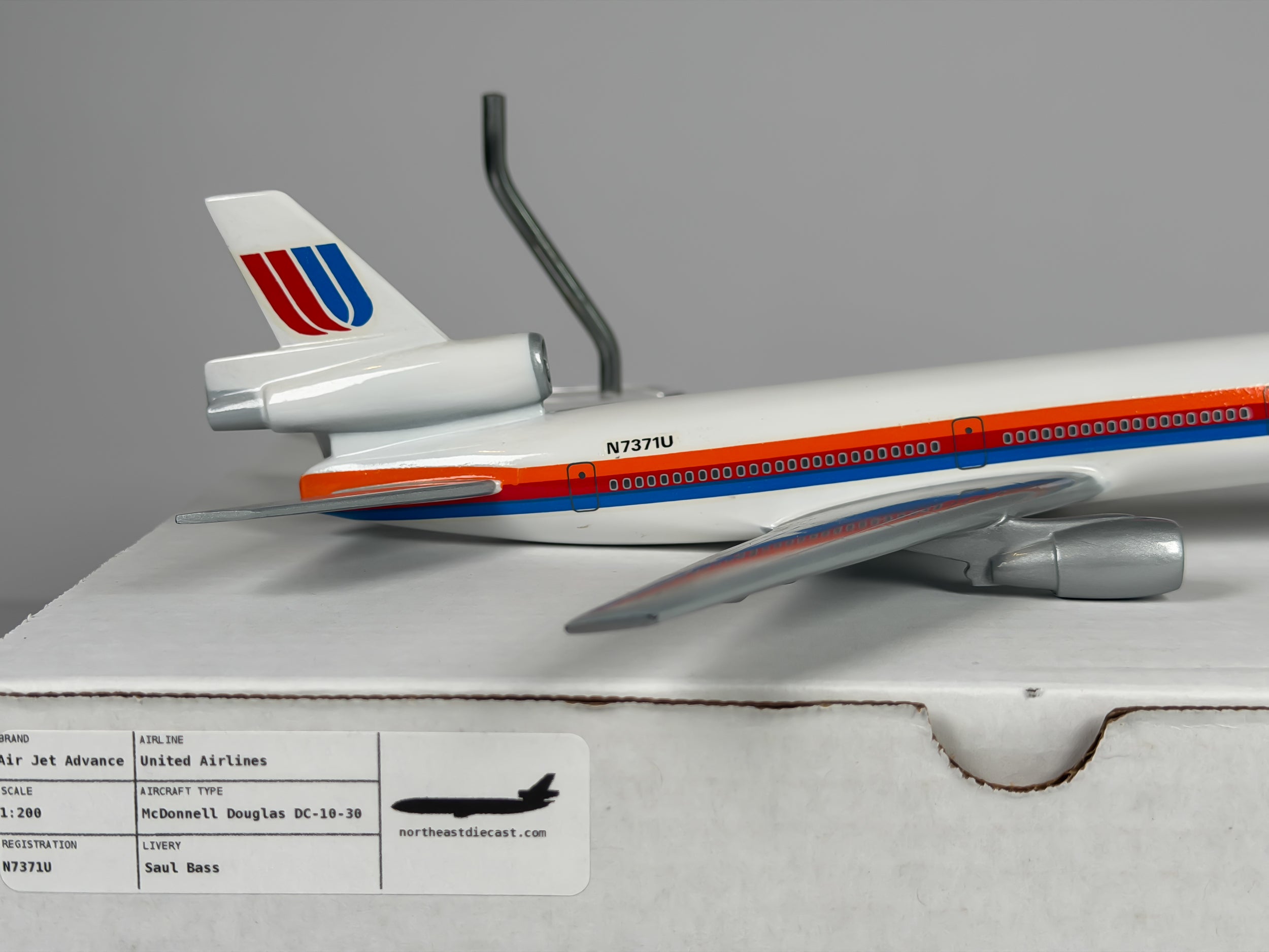1:200 United Airlines McDonnell Douglas DC-10-30 (N7371U) - Saul Bass | Air Jet Advance