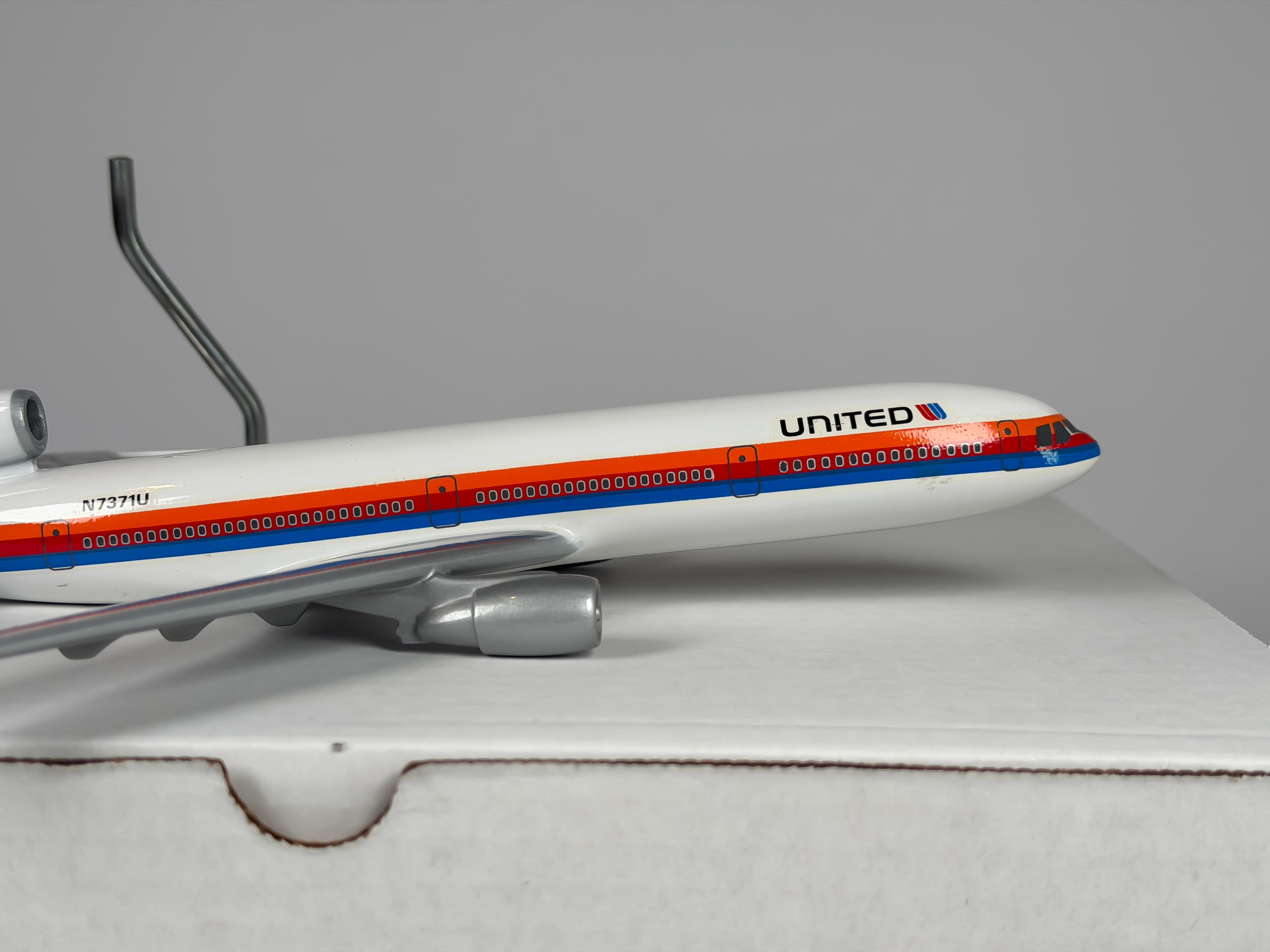 1:200 United Airlines McDonnell Douglas DC-10-30 (N7371U) - Saul Bass | Air Jet Advance