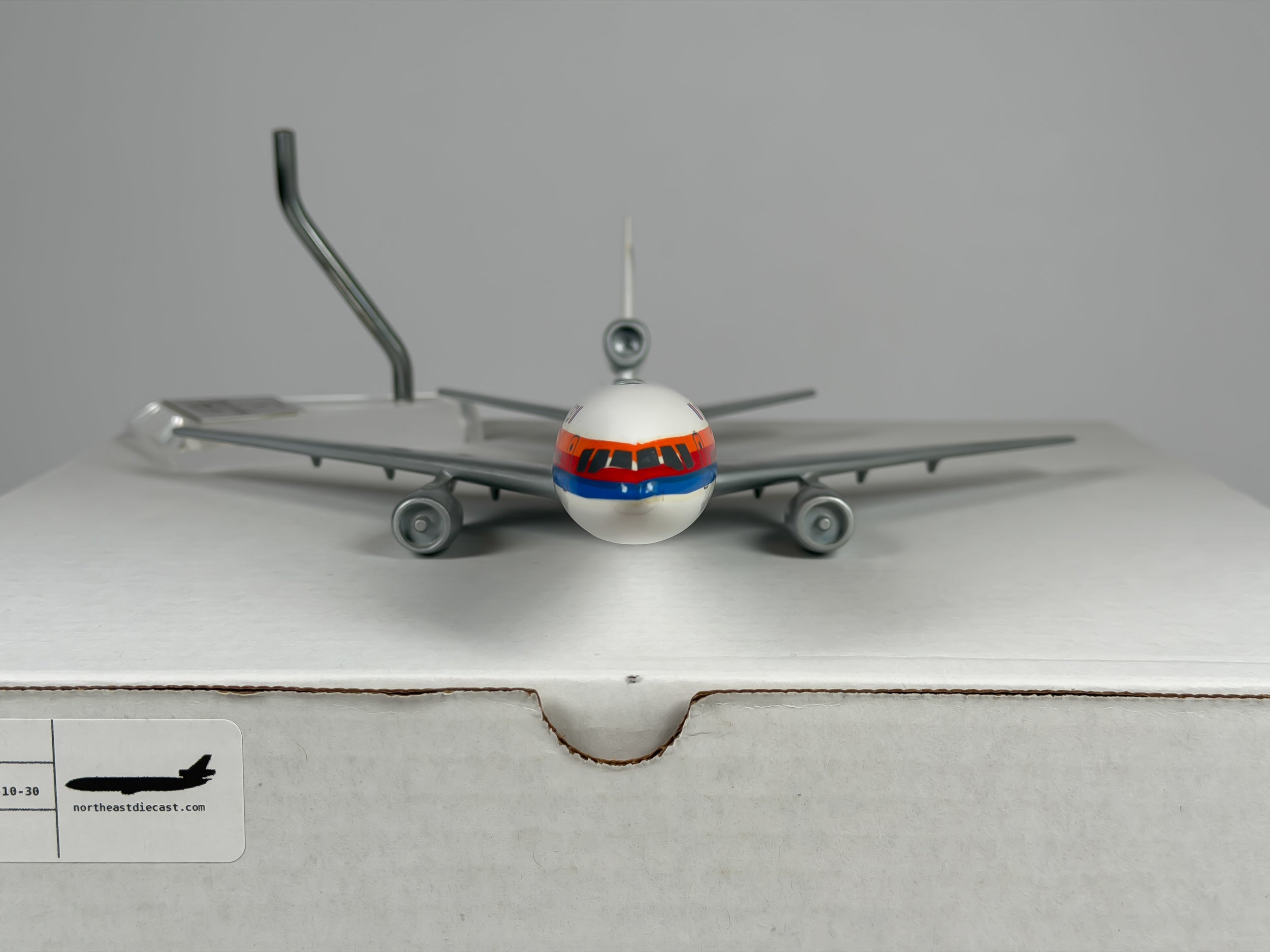 1:200 United Airlines McDonnell Douglas DC-10-30 (N7371U) - Saul Bass | Air Jet Advance