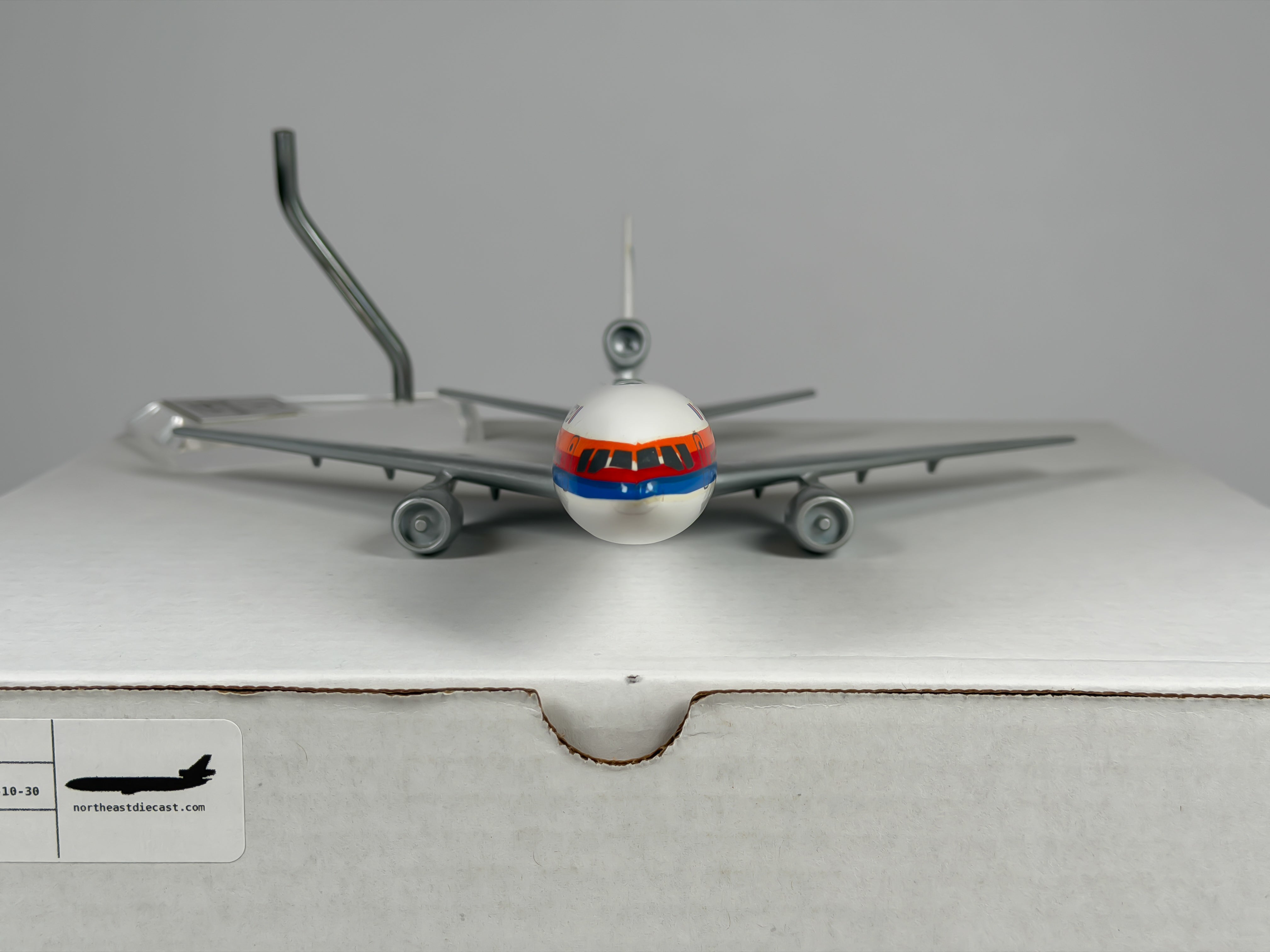 1:200 United Airlines McDonnell Douglas DC-10-30 (N7371U) - Saul Bass | Air Jet Advance