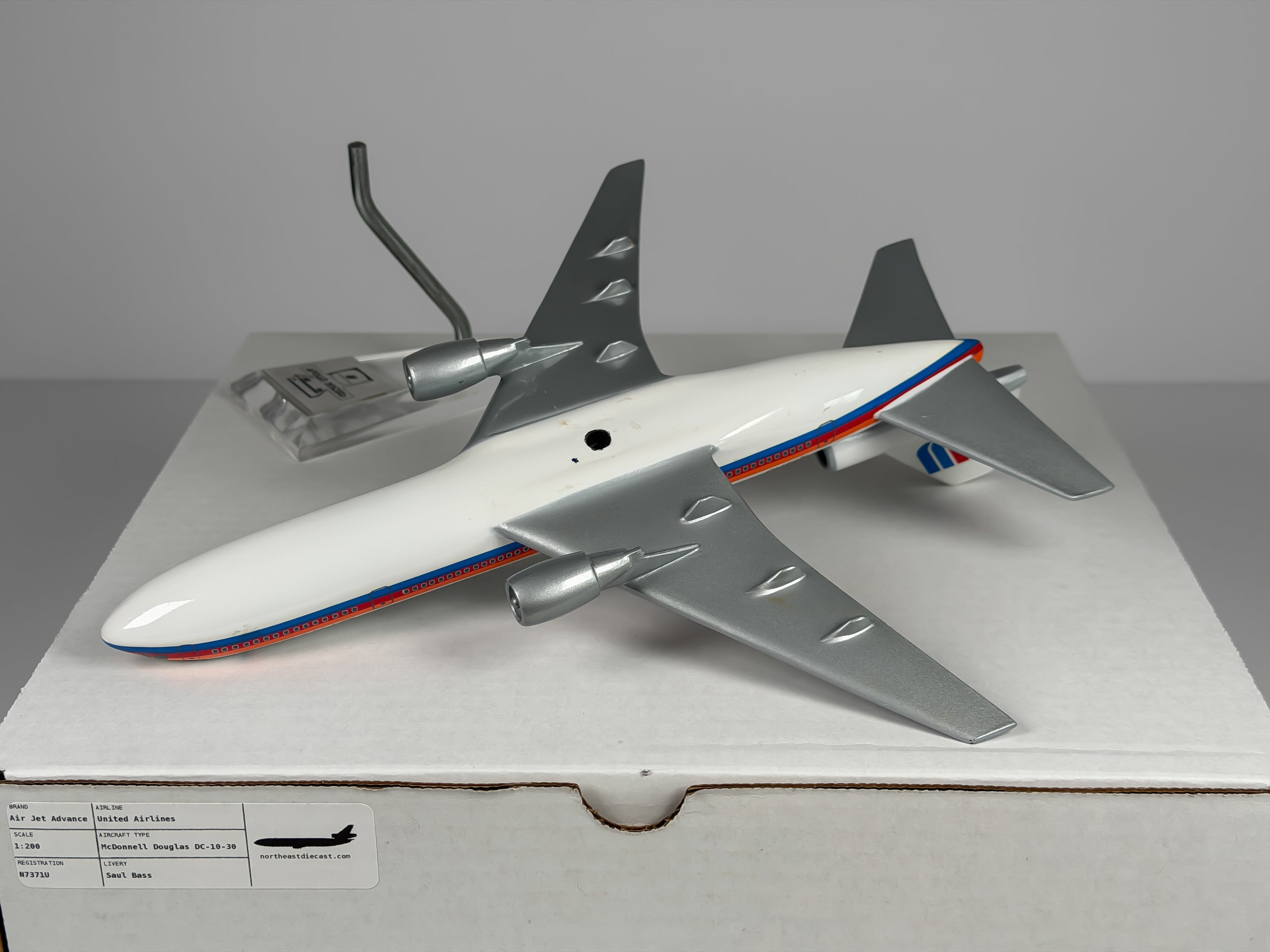 1:200 United Airlines McDonnell Douglas DC-10-30 (N7371U) - Saul Bass | Air Jet Advance