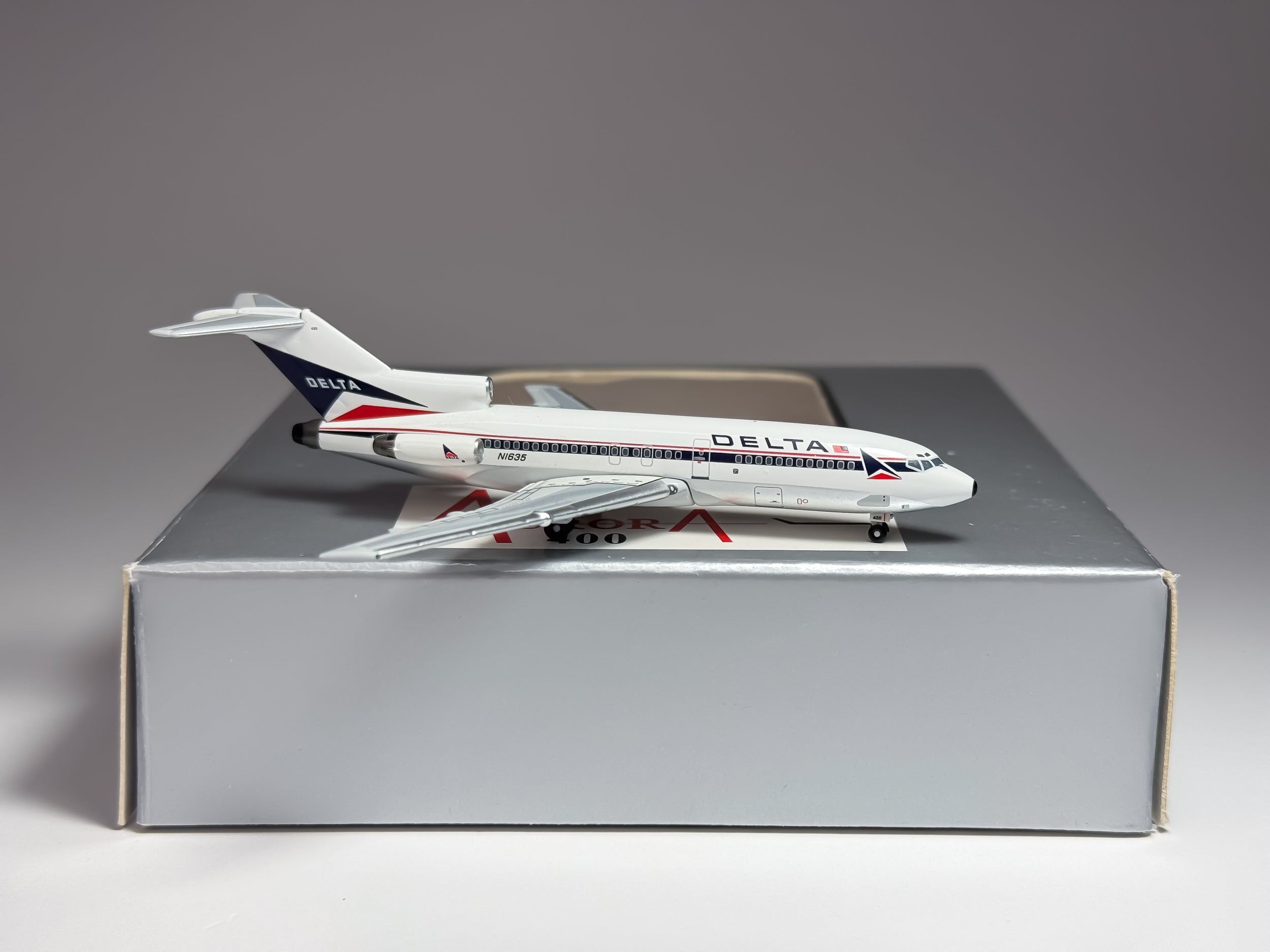 Delta Air Lines Boeing 727-100 1:400 Aeroclassics N1635 (AM002A)