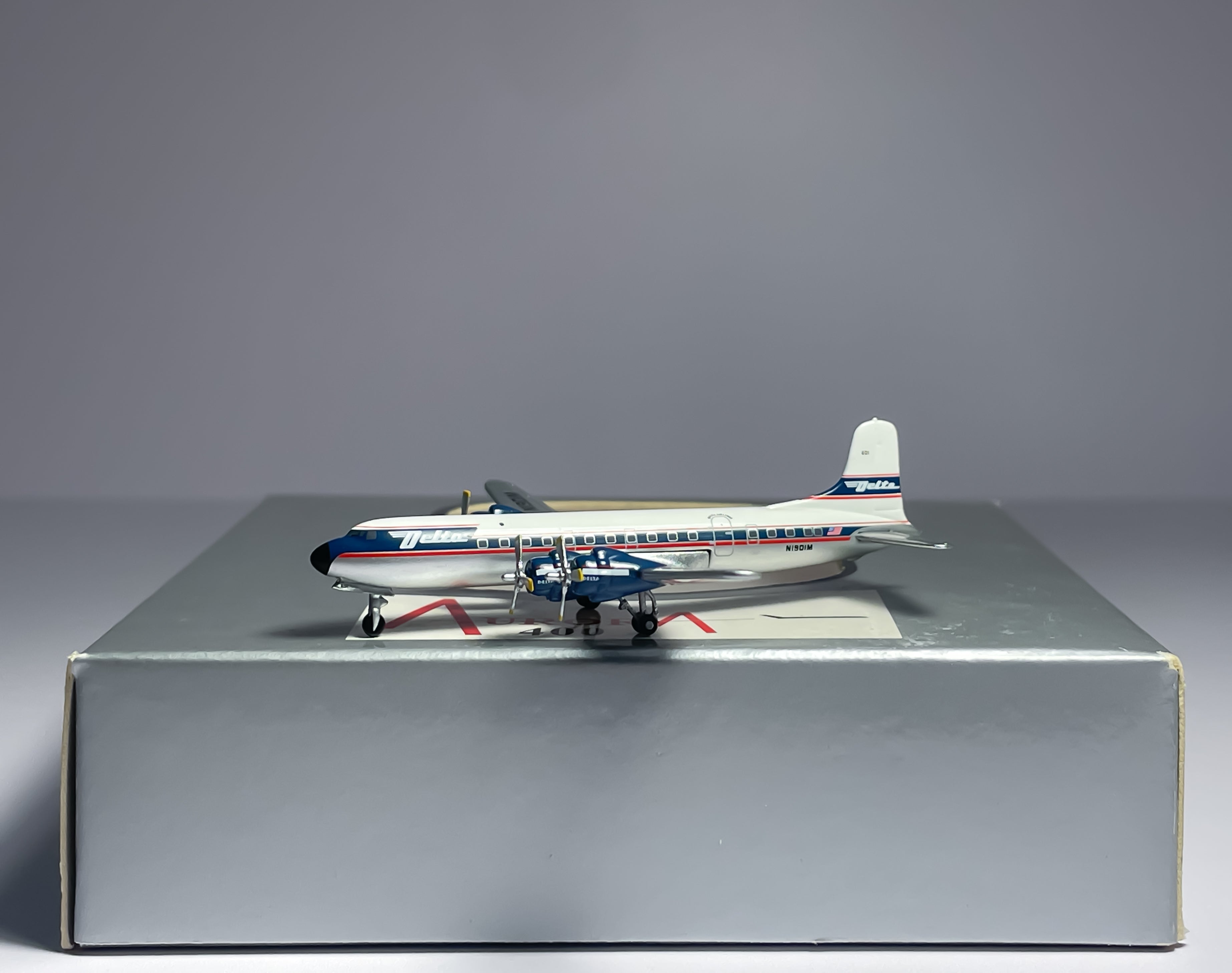 Delta Air Lines Douglas DC-6 1:400 Aeroclassics N1901M (AM005)