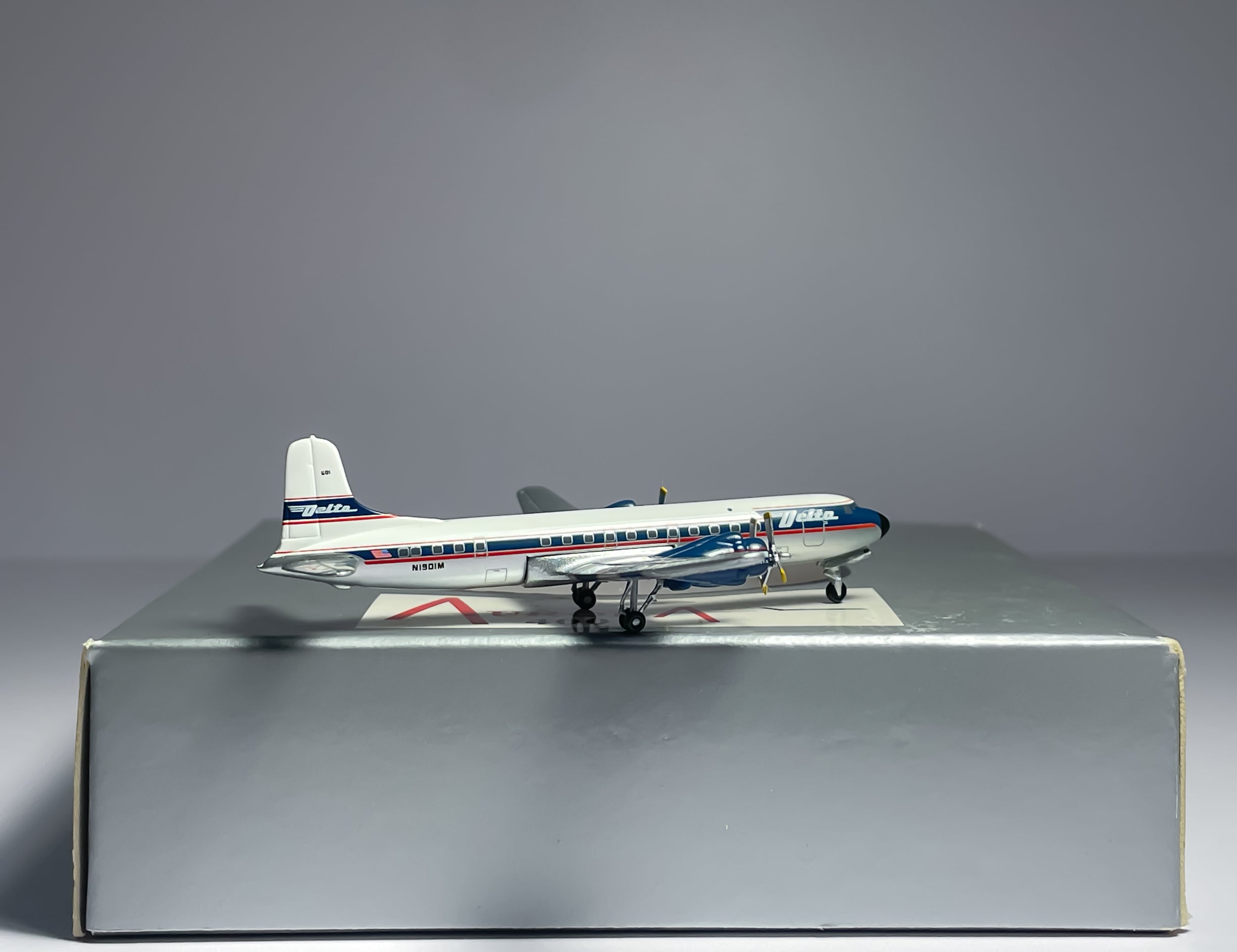 Delta Air Lines Douglas DC-6 1:400 Aeroclassics N1901M (AM005)