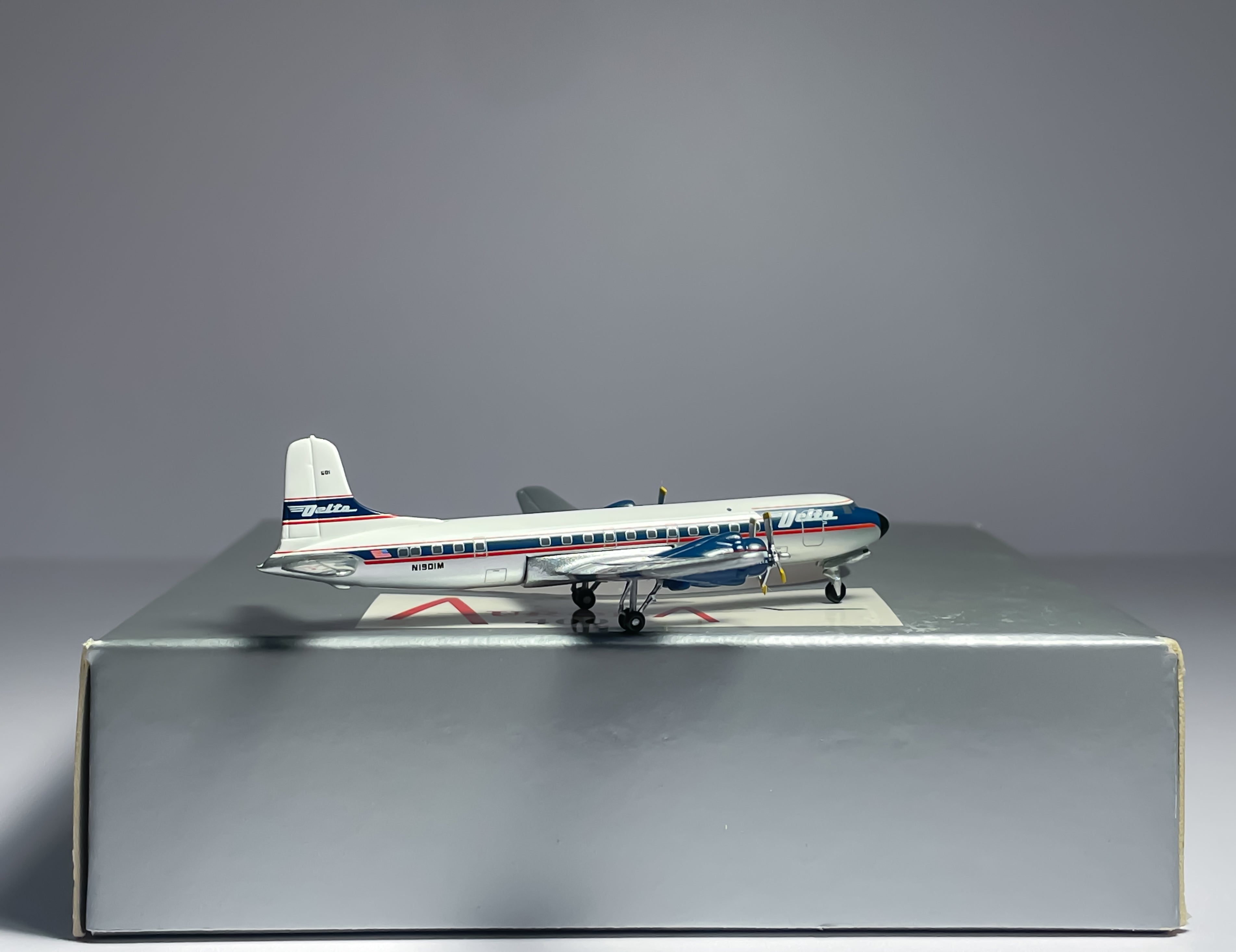 Delta Air Lines Douglas DC-6 1:400 Aeroclassics N1901M (AM005)