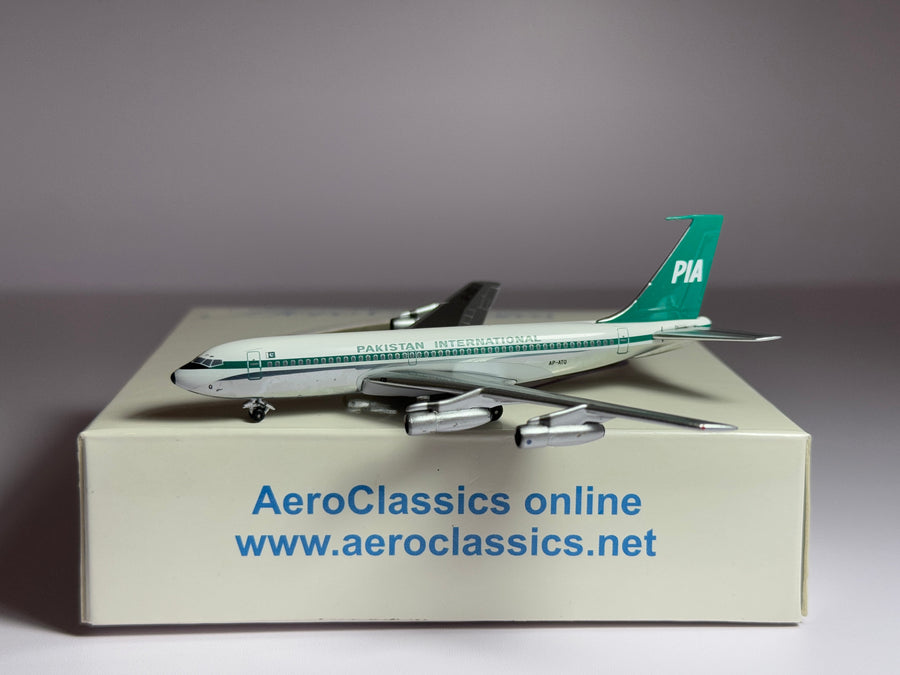 Aeroclassics 1:400 PIA Boeing 720 AP-ATQ old colors ACAPATQ