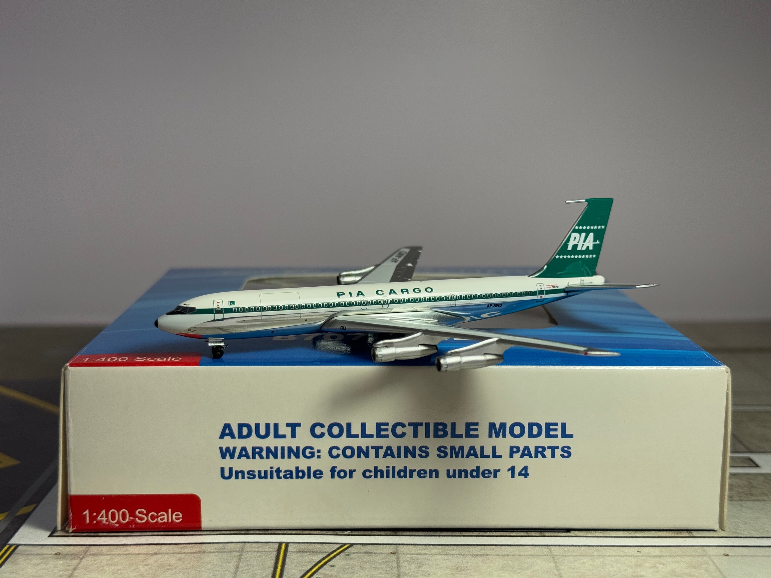 Aeroclassics 1:400 PIA Cargo Boeing 707-320 AP-AWD ACAPAWD