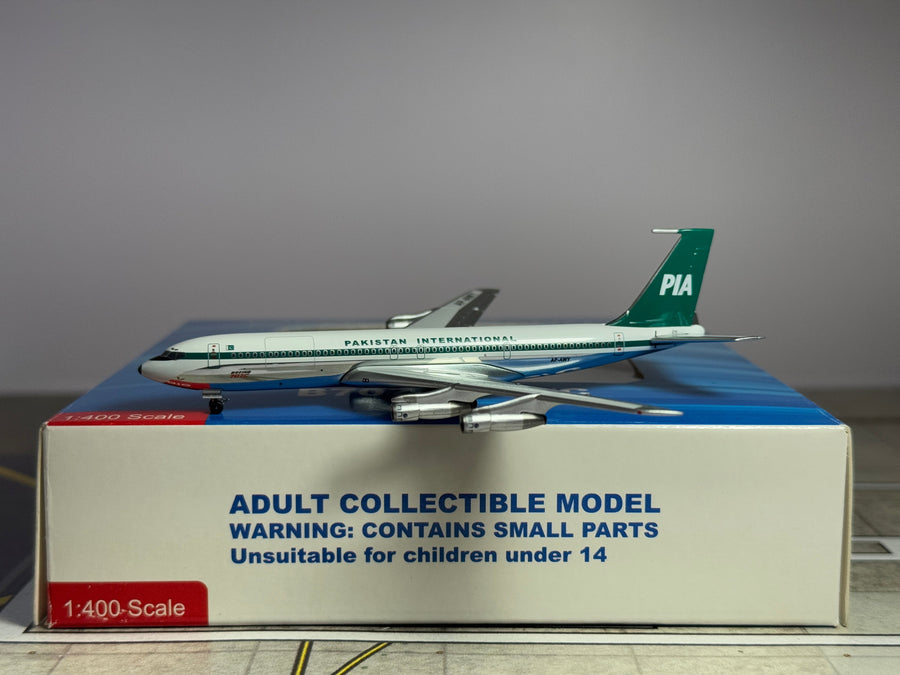 Aeroclassics 1:400 PIA Boeing 707-320 AP-AWY old colors ACAPAWY