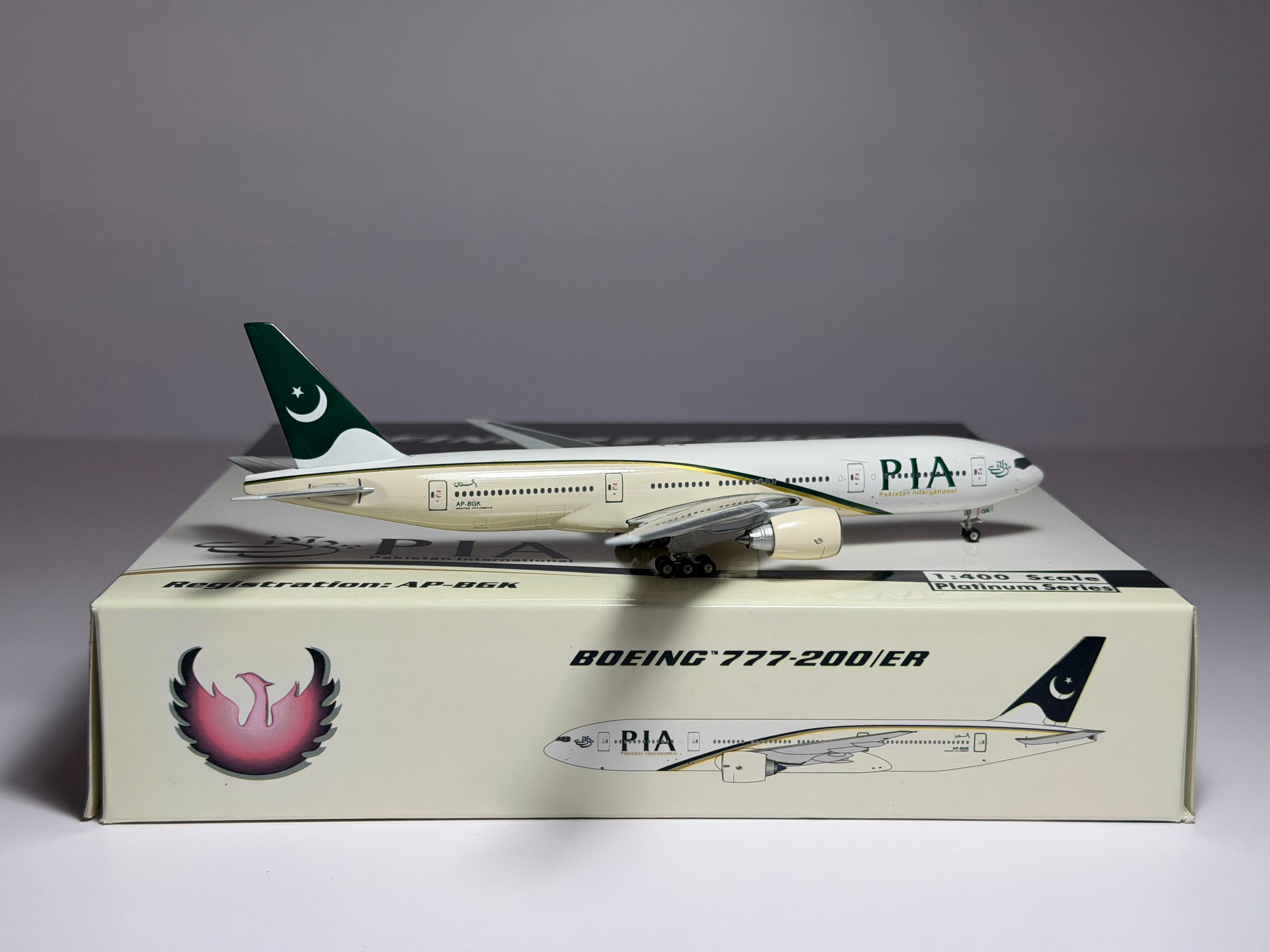 Phoenix Model 1:400 PIA Boeing 777-200ER AP-BGK PH410411