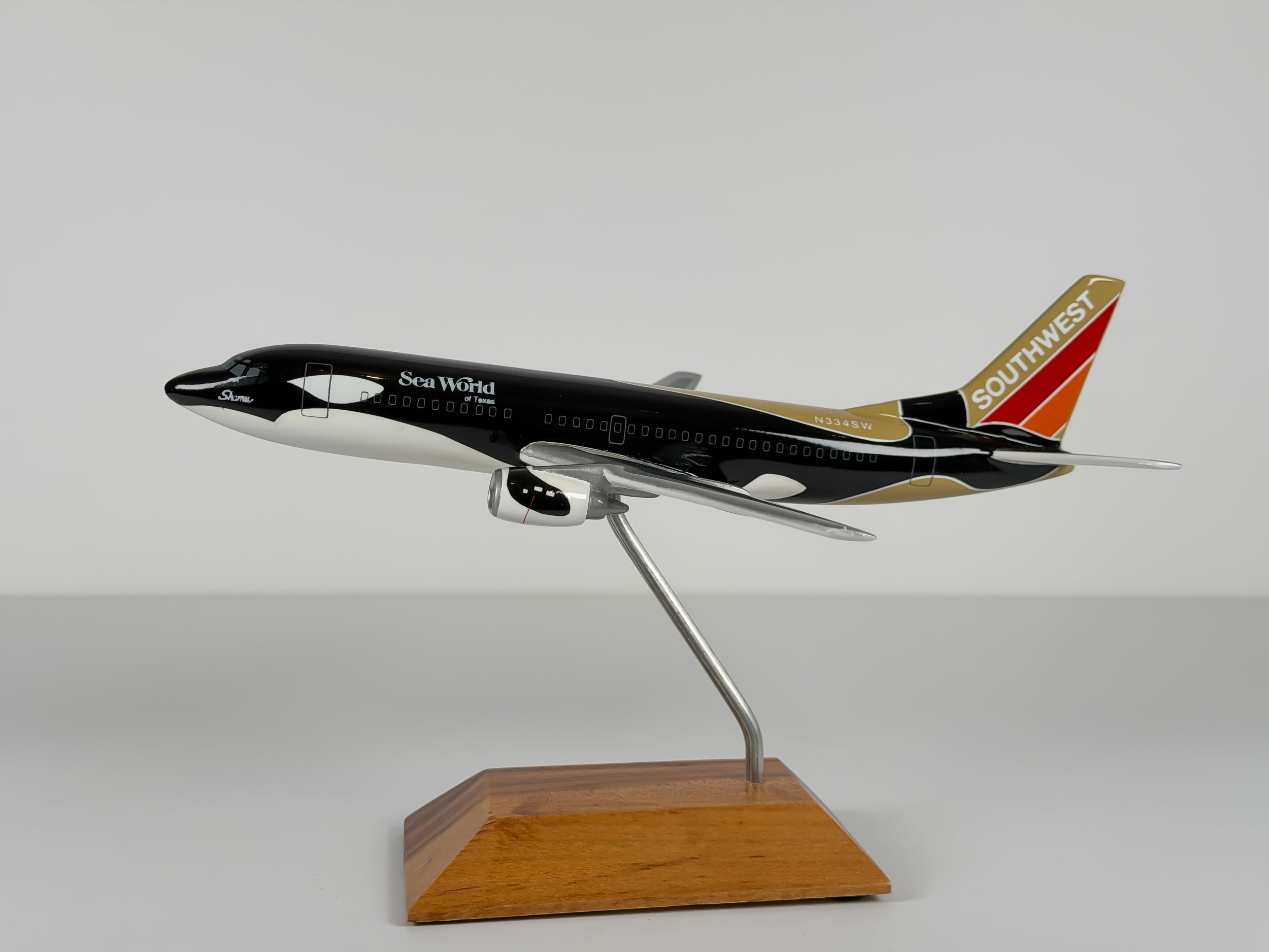 1:150 Southwest Airlines Boeing 737-300 (N334SW) - Shamu Seaworld | Atlantic Models