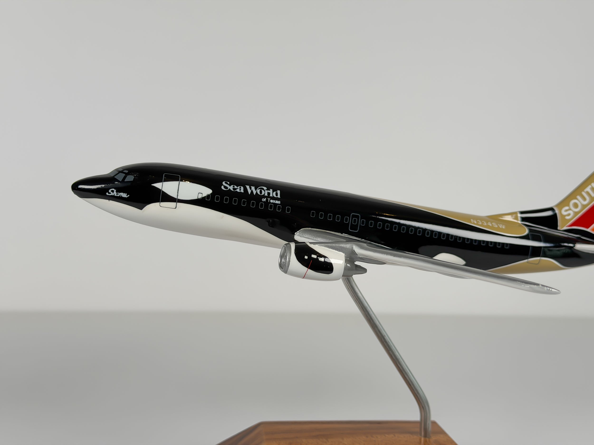 1:150 Southwest Airlines Boeing 737-300 (N334SW) - Shamu Seaworld | Atlantic Models