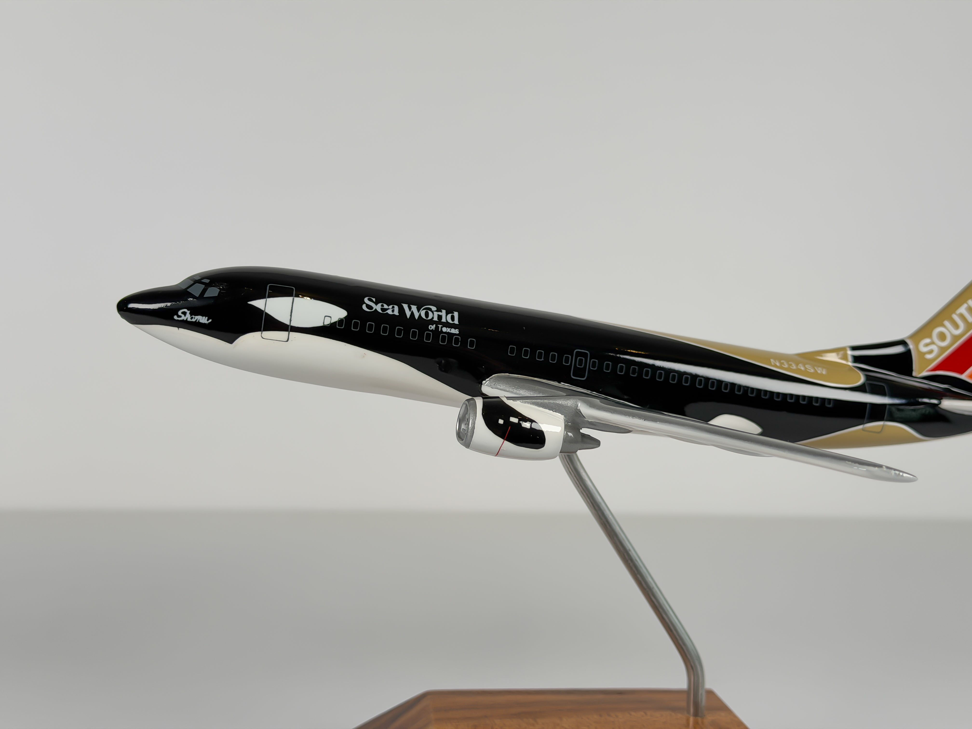 1:150 Southwest Airlines Boeing 737-300 (N334SW) - Shamu Seaworld | Atlantic Models