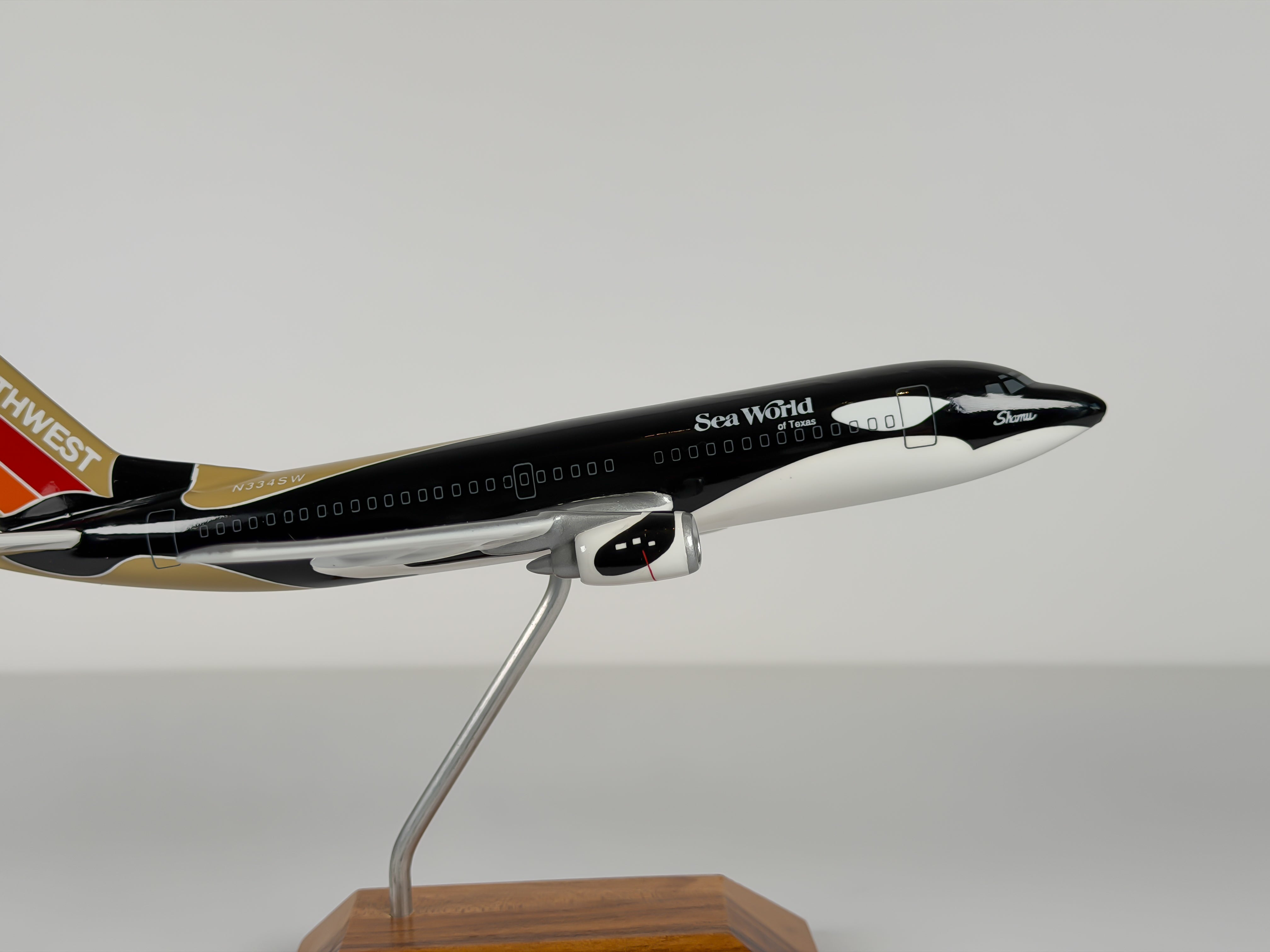 1:150 Southwest Airlines Boeing 737-300 (N334SW) - Shamu Seaworld | Atlantic Models