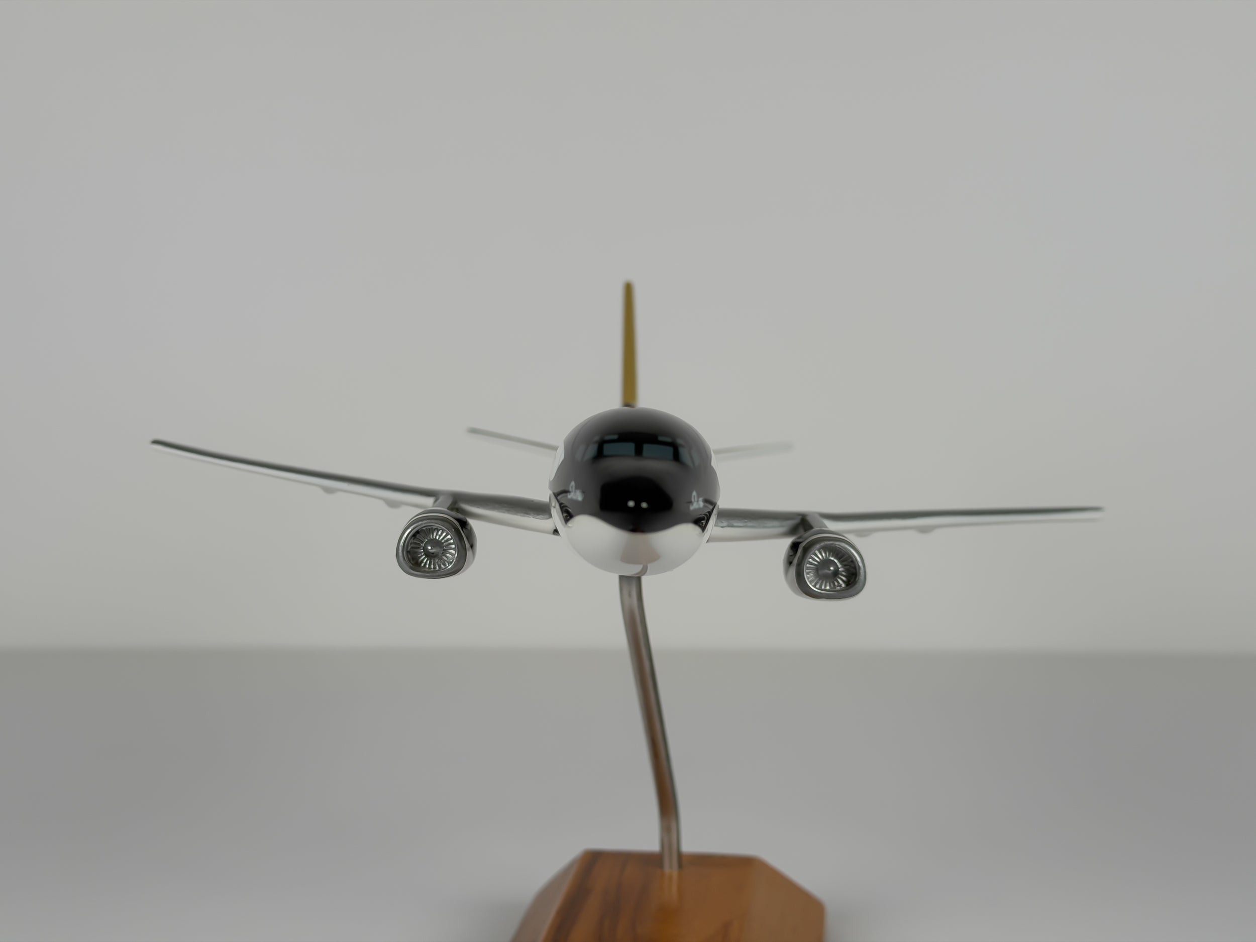 1:150 Southwest Airlines Boeing 737-300 (N334SW) - Shamu Seaworld | Atlantic Models