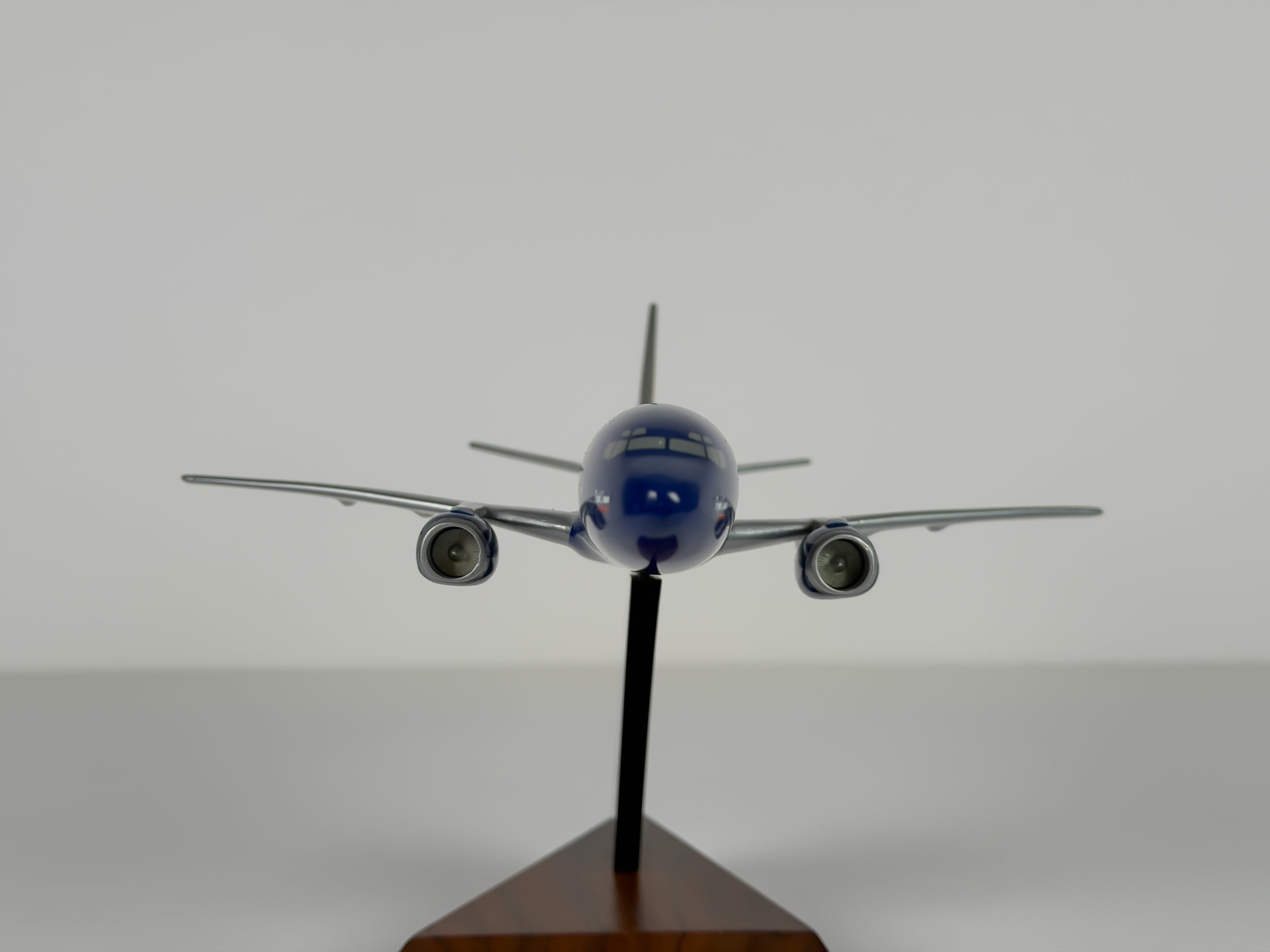1:150 Southwest Airlines Boeing 737-300 (N647SW) - Triple Crown One | Wesco Models